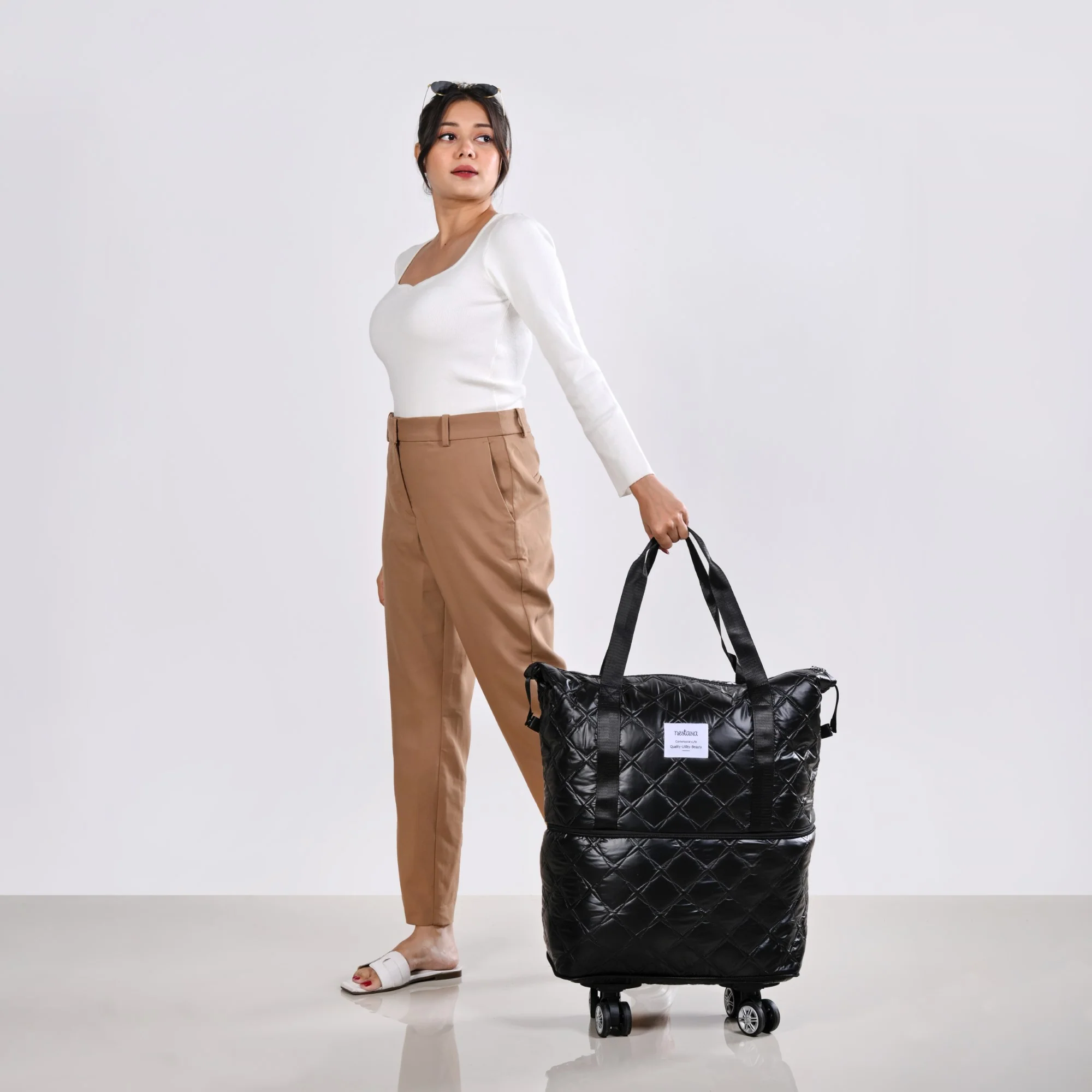 Movo Travel Bag With Removable Wheels Metallic Black - Image 2
