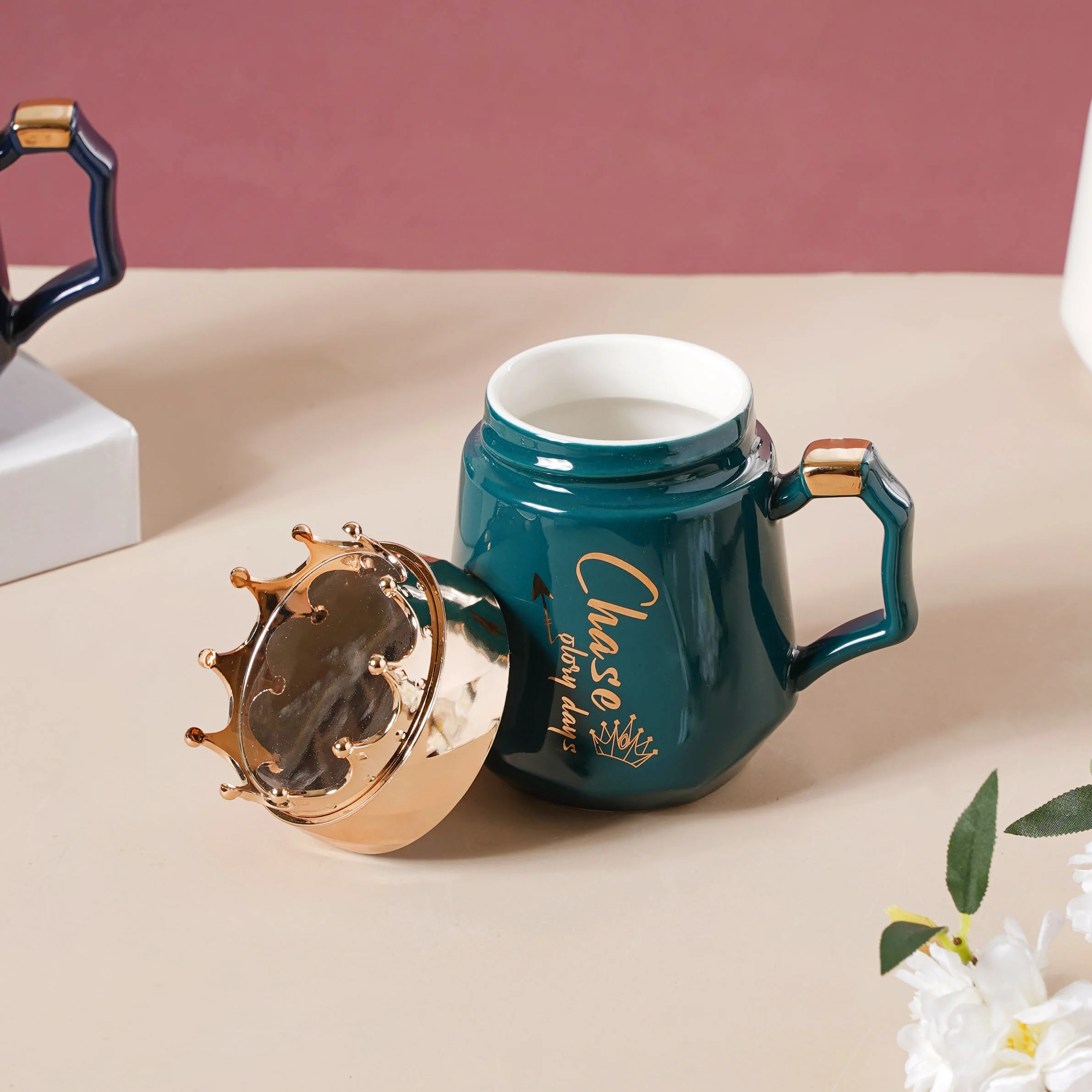 Mug With A Crown Lid - Image 15