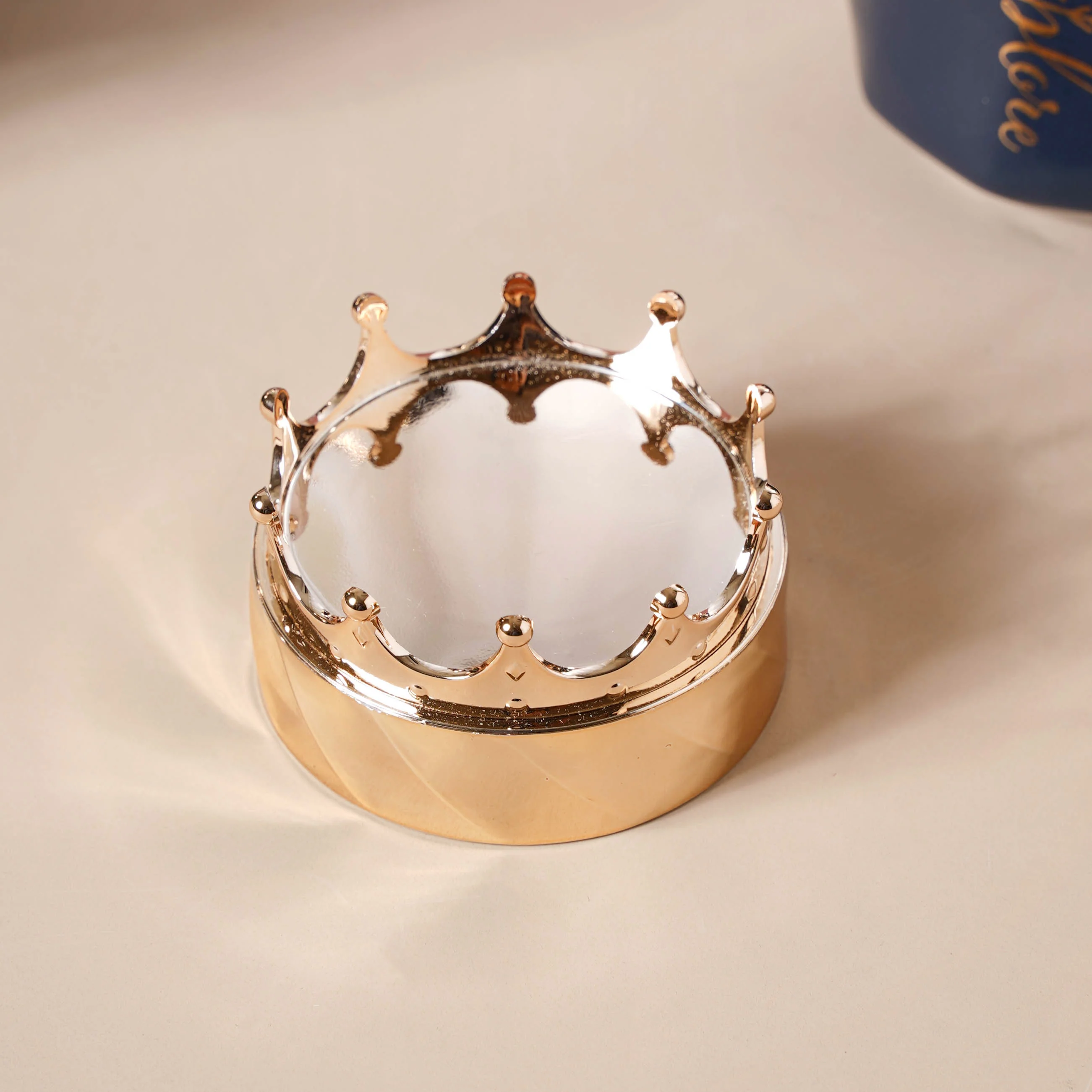 Mug With A Crown Lid - Image 18