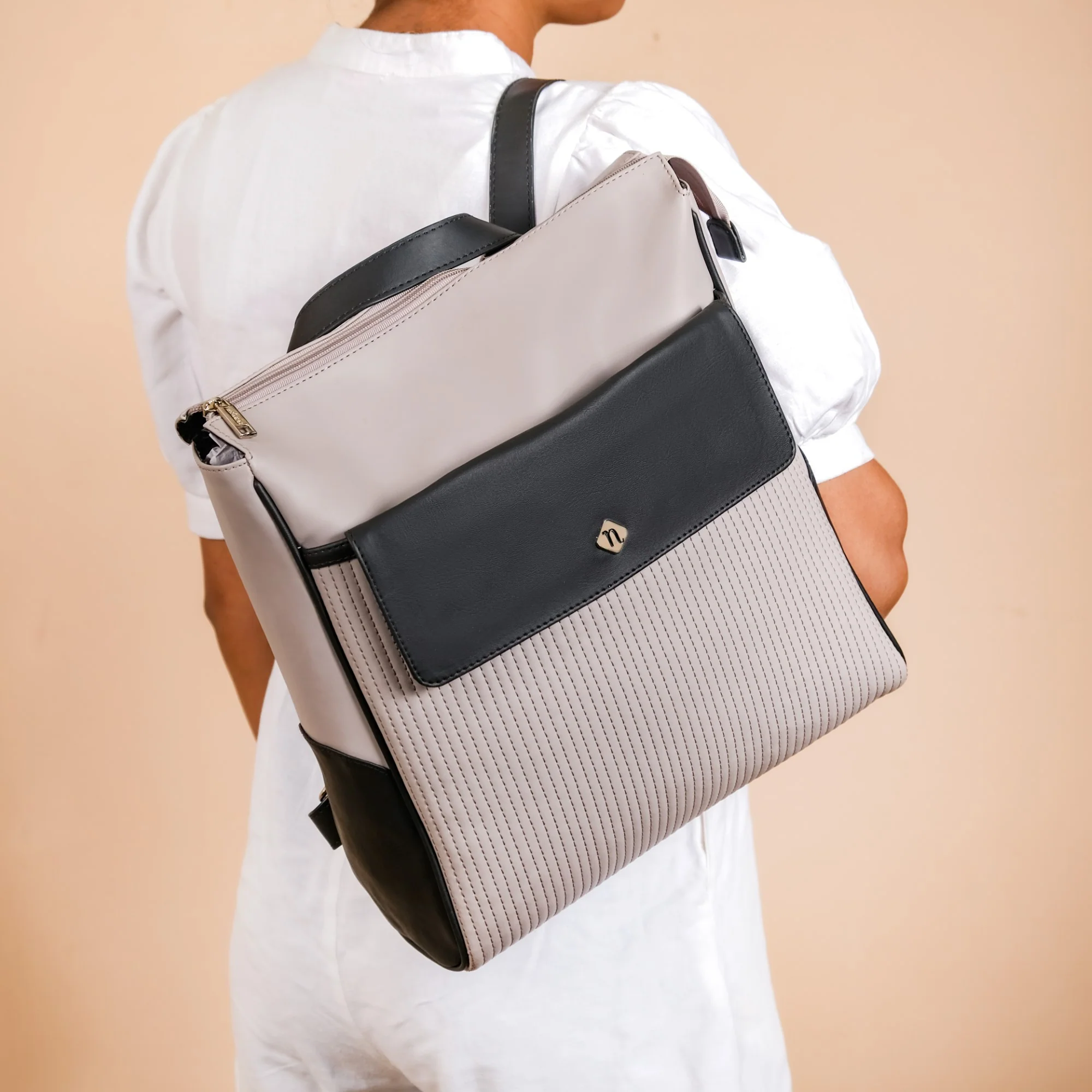Multipurpose 2-Way Backpack And Handbag - Image 9