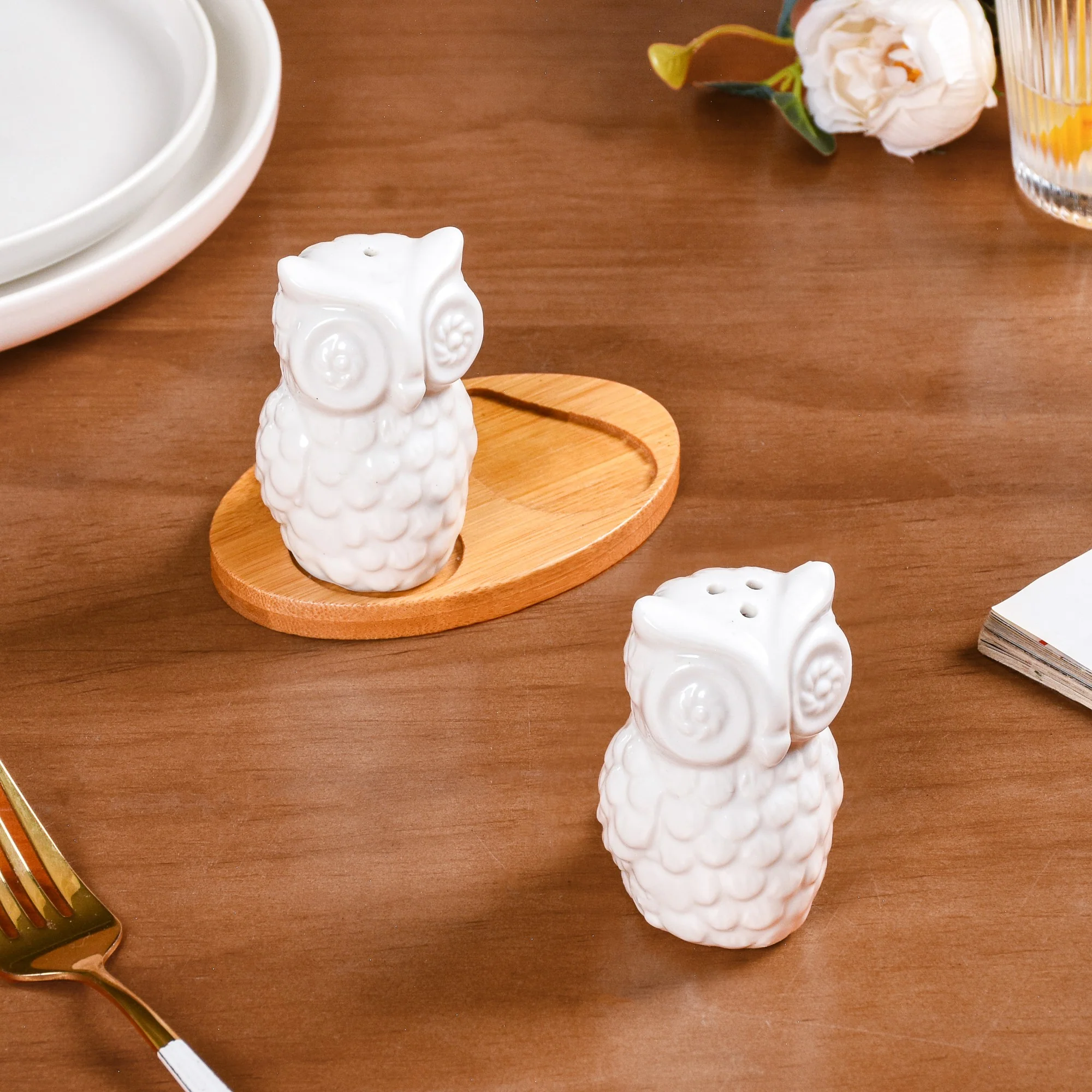 Night Owl Salt And Pepper Shakers With Wooden Tray - Image 2