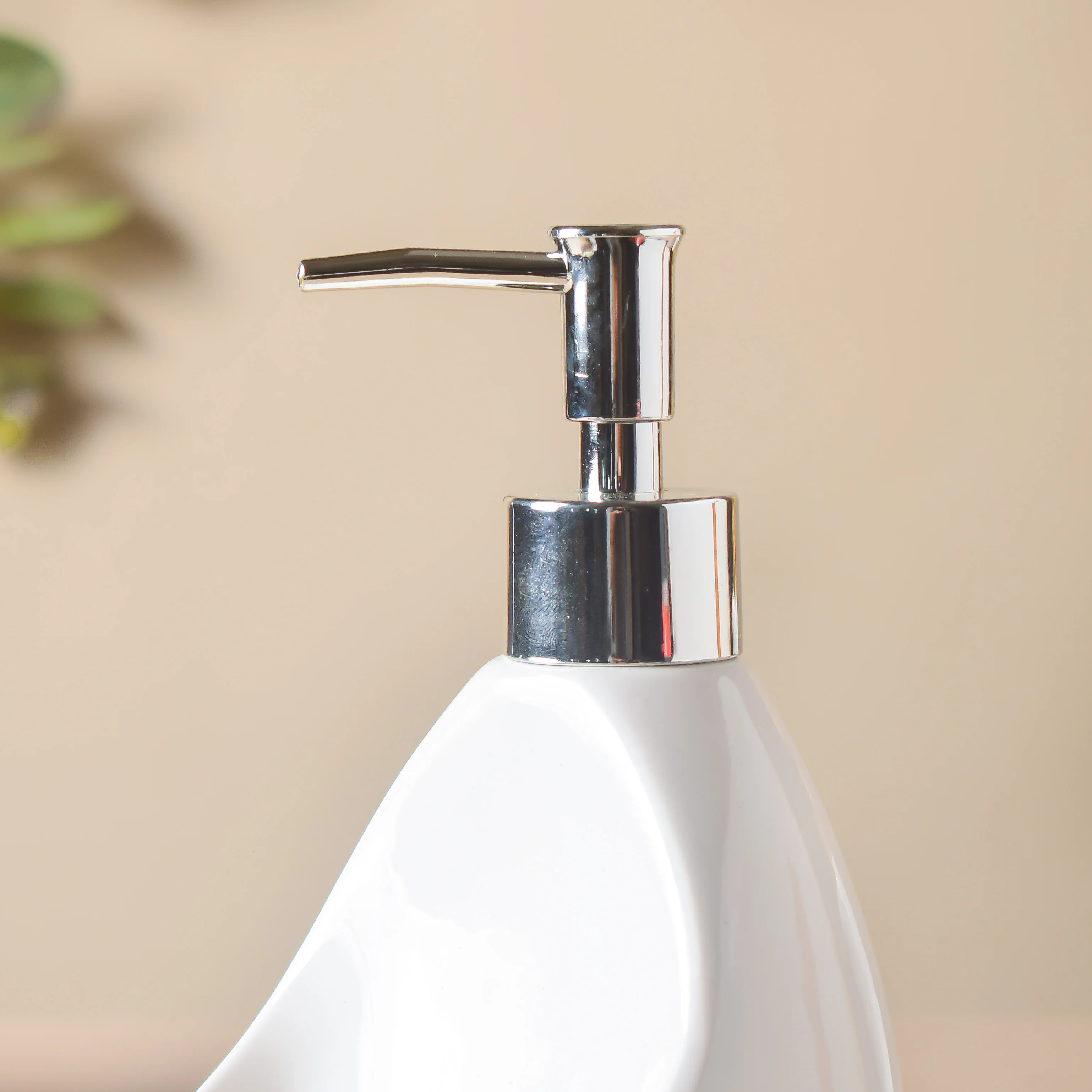 Noelle White Dispenser With Scrubber 450ml - Image 5