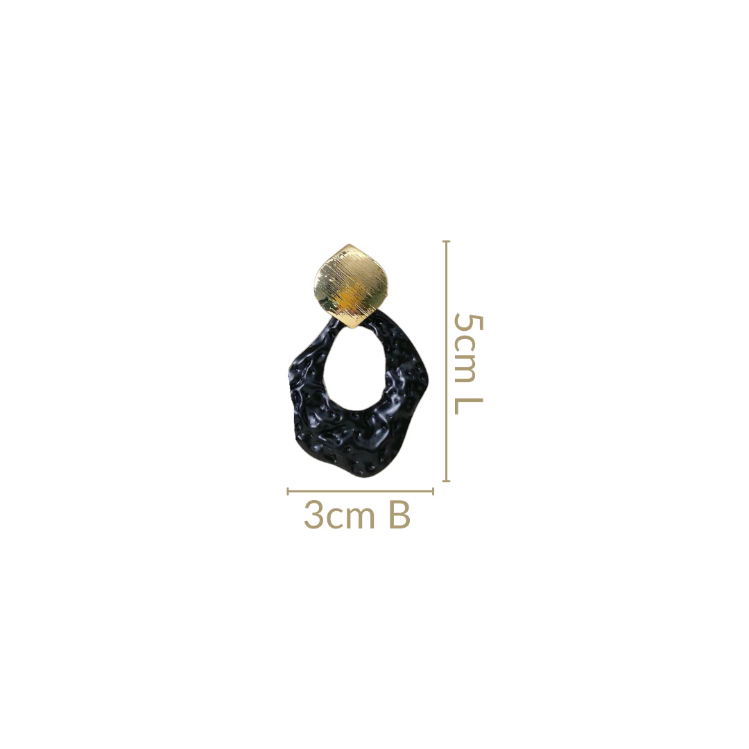 Onyx Hammered Gold Danglers - Image 3