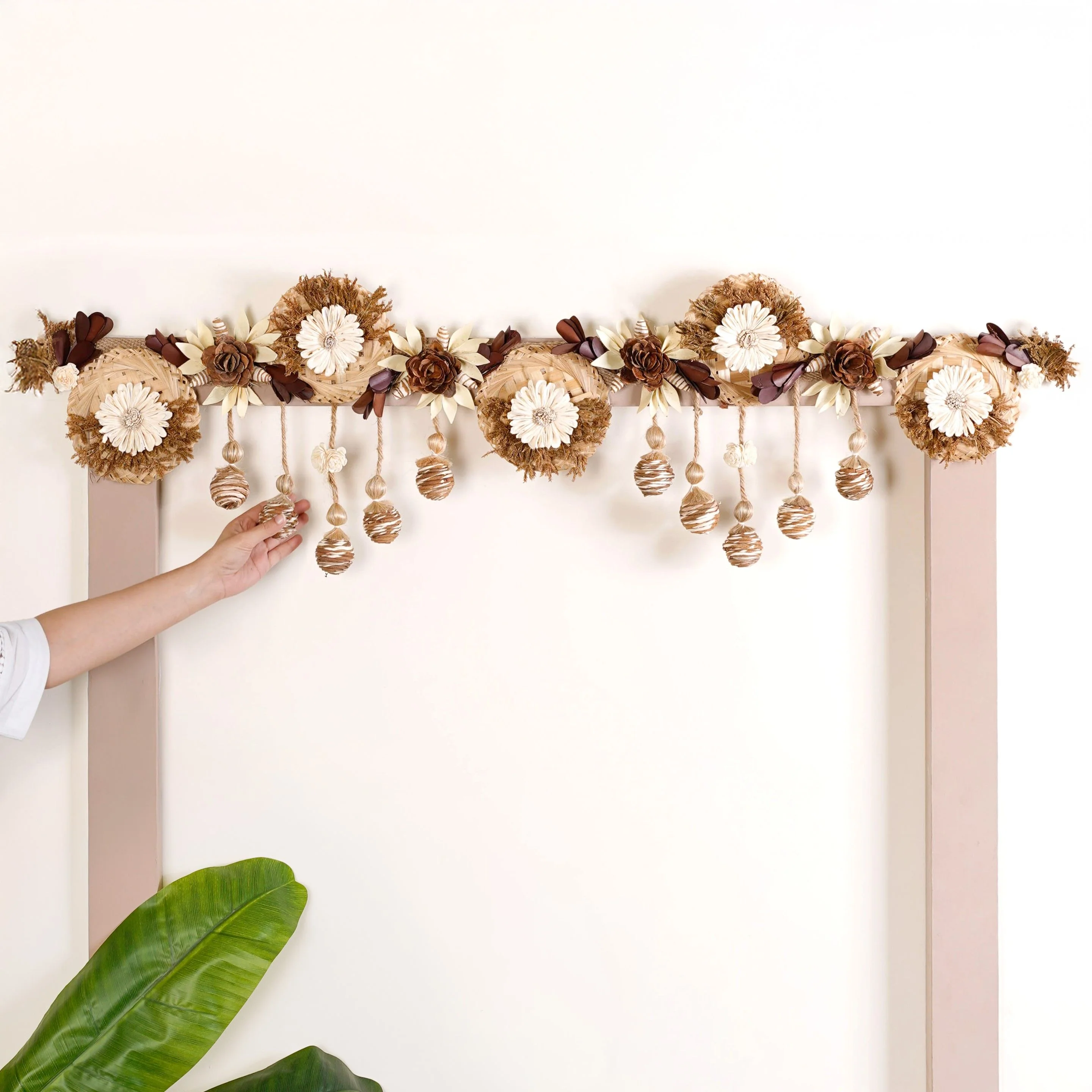Organic Toran With Sola Flowers And Corn Husk Decoration - Image 2