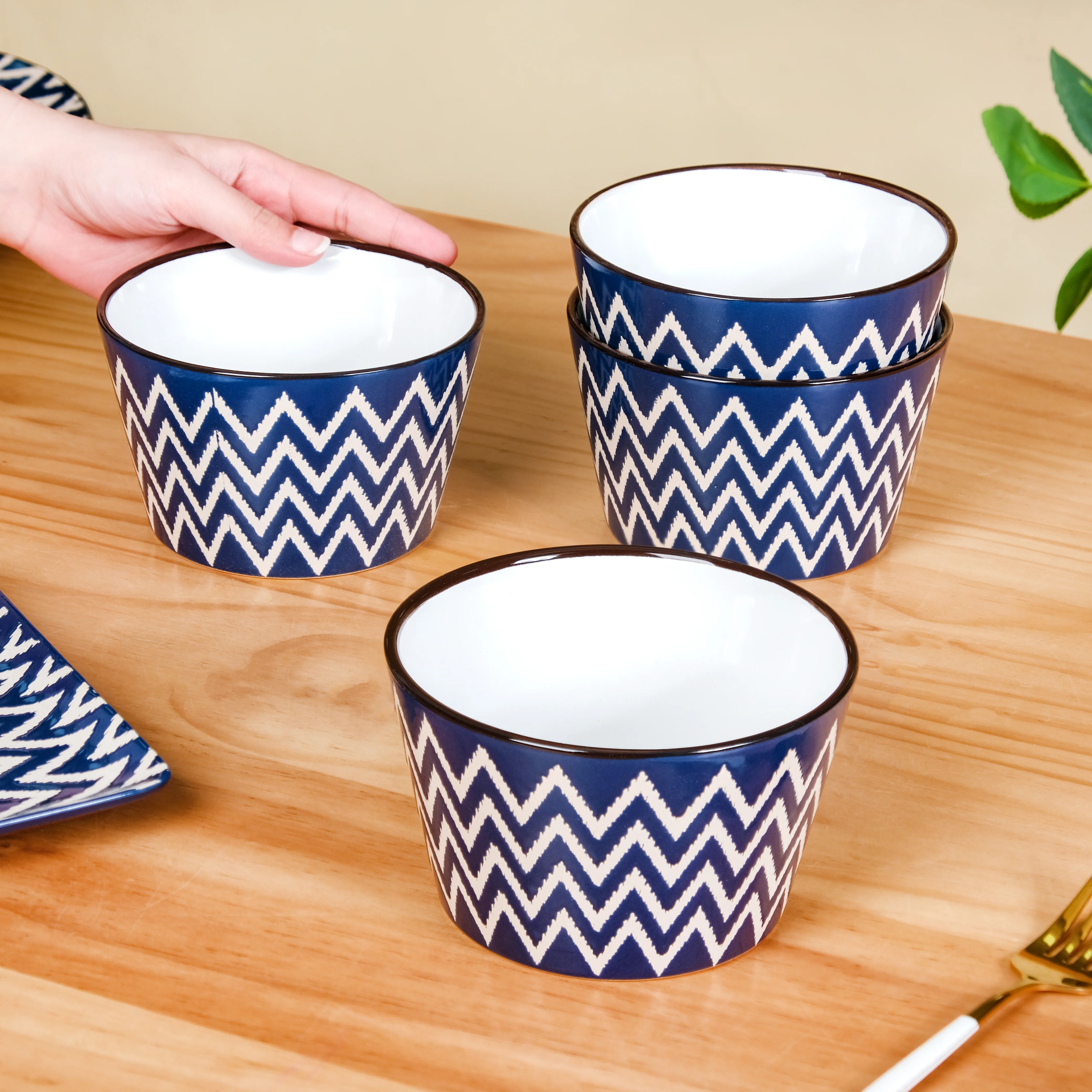 Oscilla Ceramic Serving Bowl Set Of 4 Navy 650ml - Image 3
