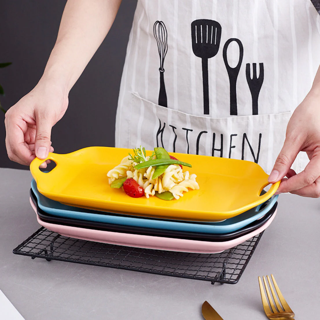 Oven Baking Tray Pink 11.5 Inch - Image 3