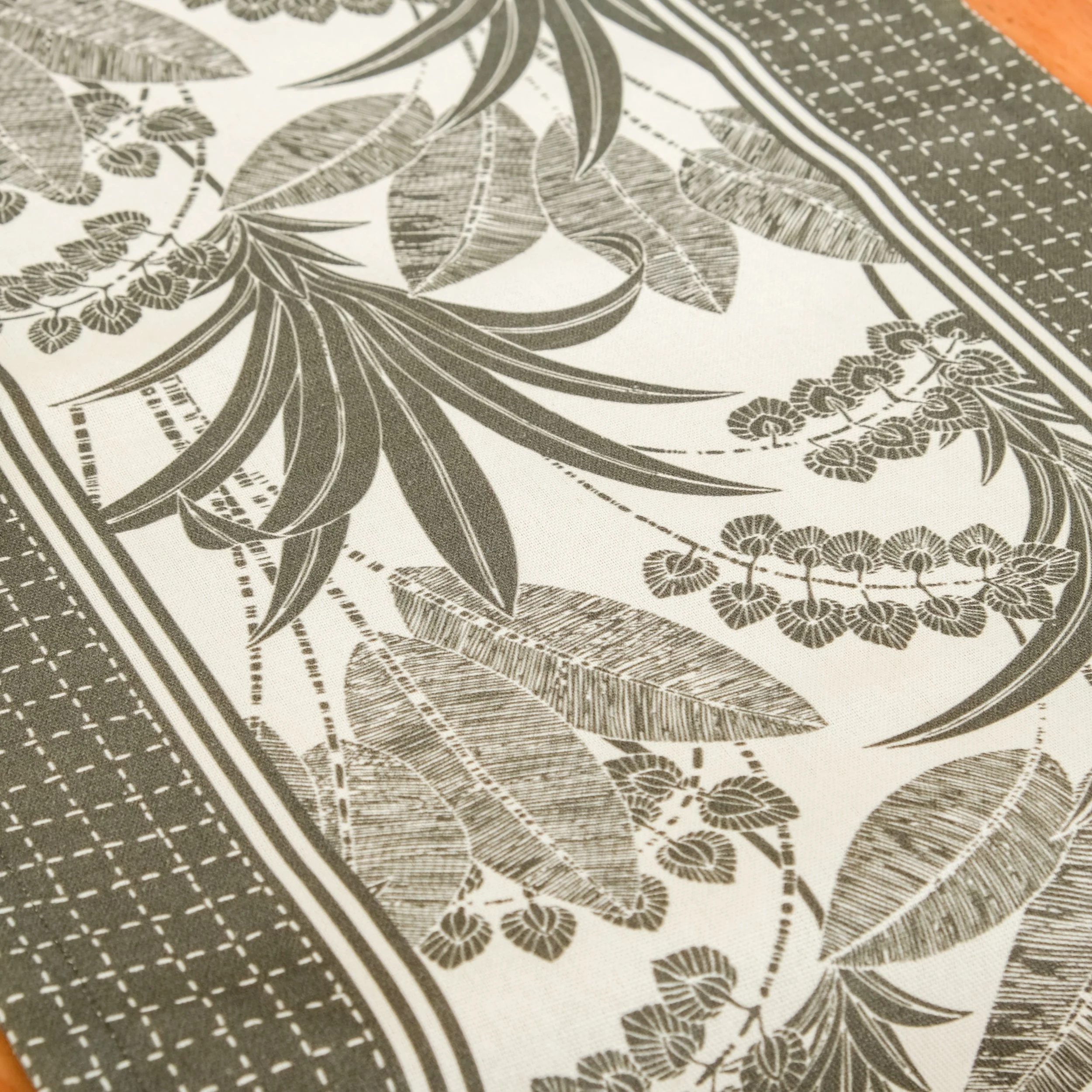 Palm Grove Water Resistant 8 Seater Runner 264x35cm - Image 7