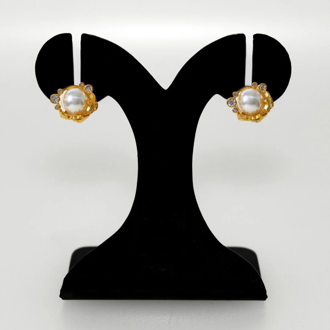 Pearl Fleur Stud Earrings - Image 6