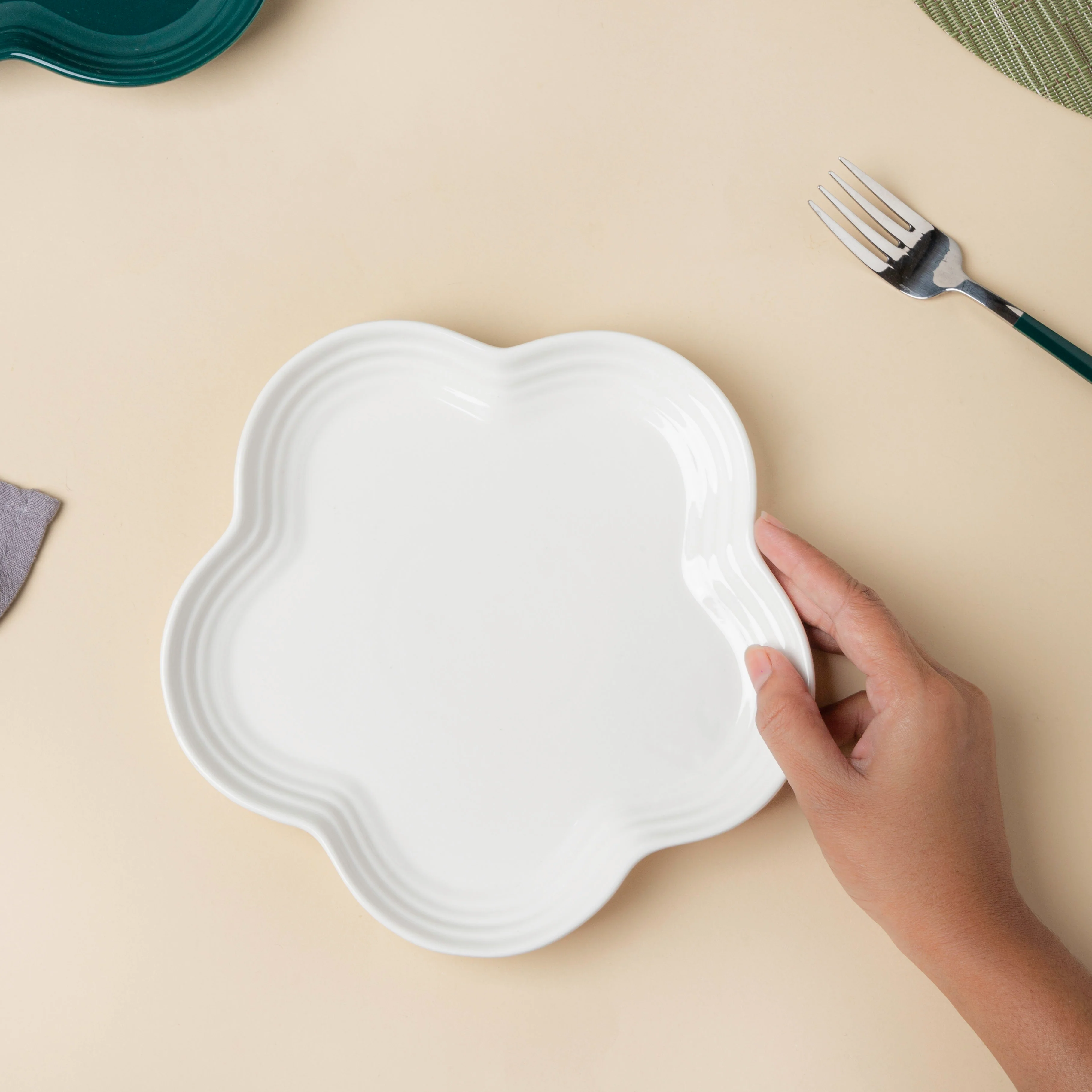 Pearl White Daisy Snack Plate 8 Inch - Image 2