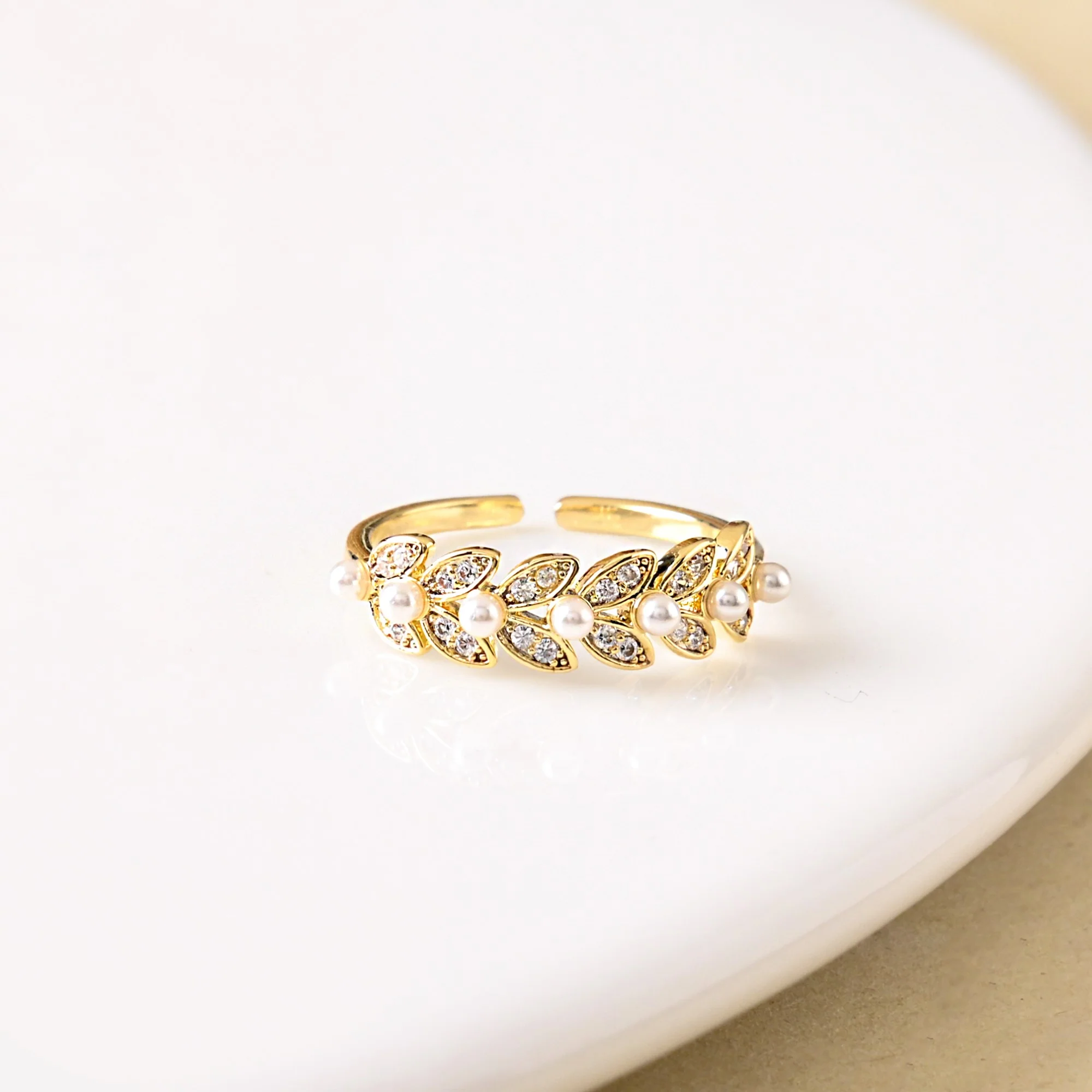 Pearly Leaves Golden Love Band