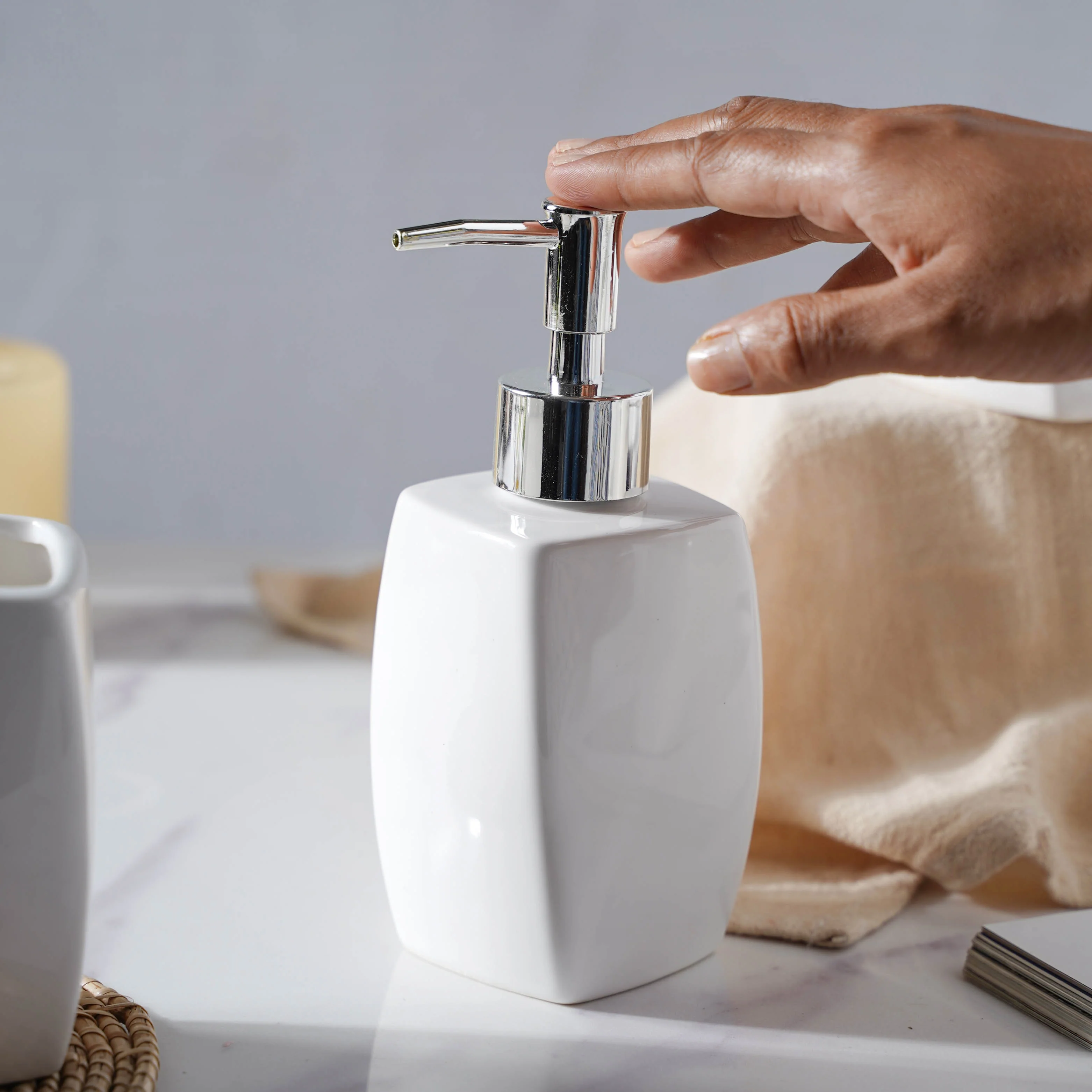 Pearly White Ceramic Bathroom Set - Image 8
