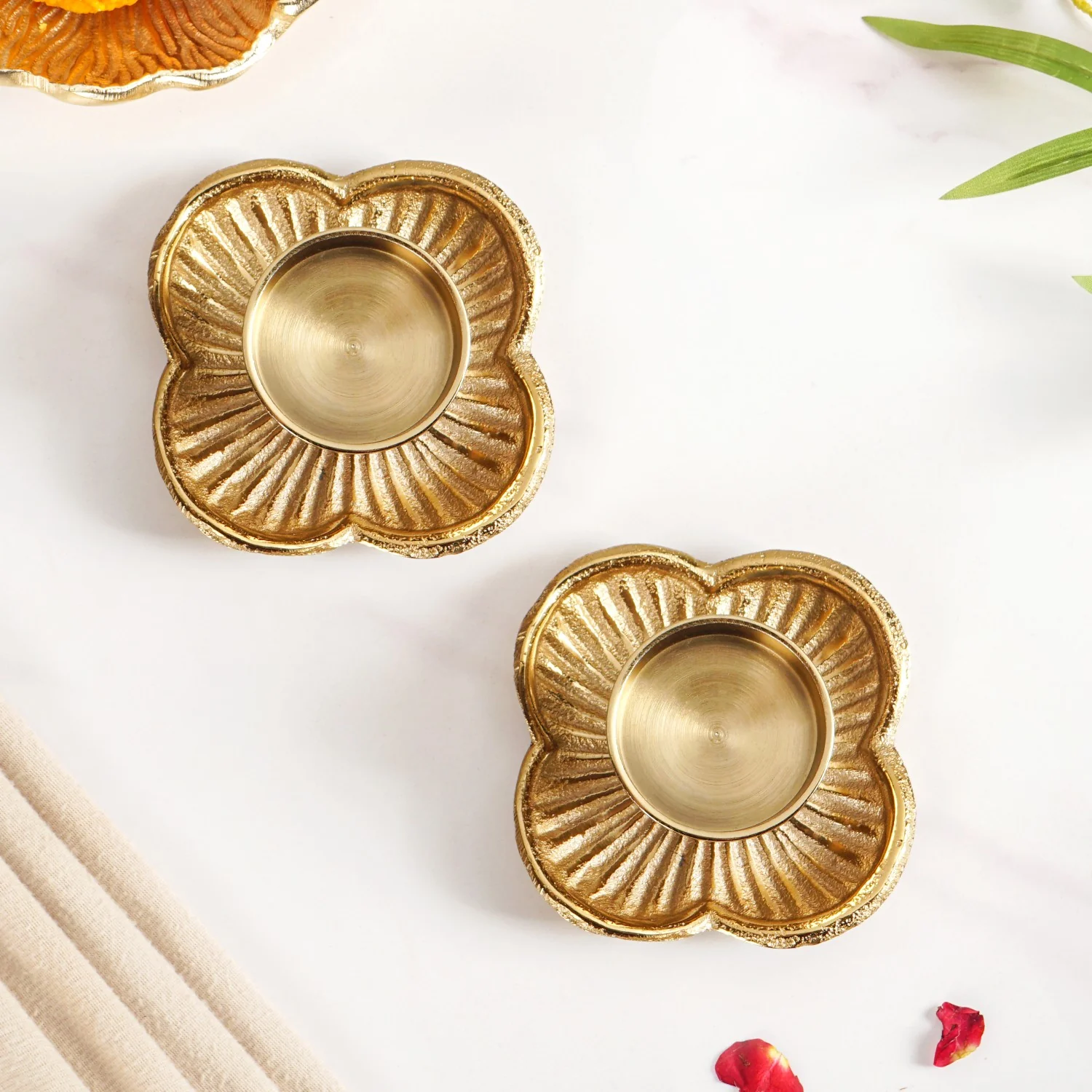 Petal Light Aluminium Tealight Candle Holder Set Of 2 In Festive Gift Box - Image 8