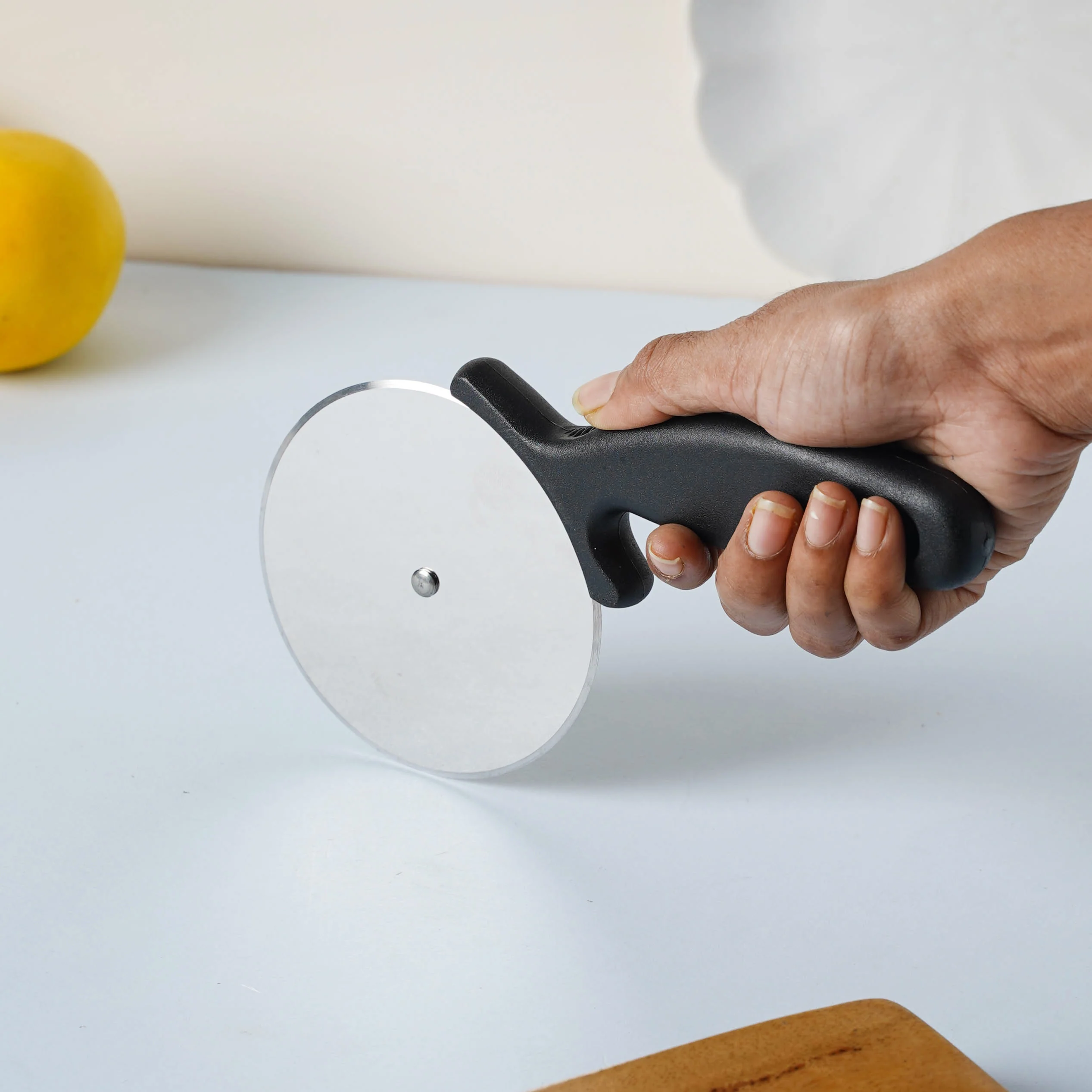 Pizza Cutter With Handle - Image 2