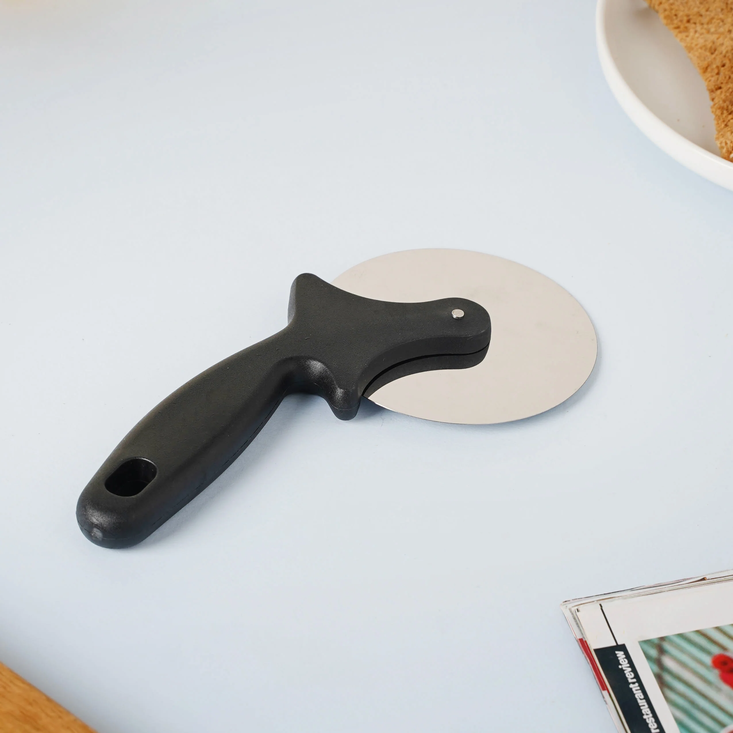 Pizza Cutter With Handle - Image 4