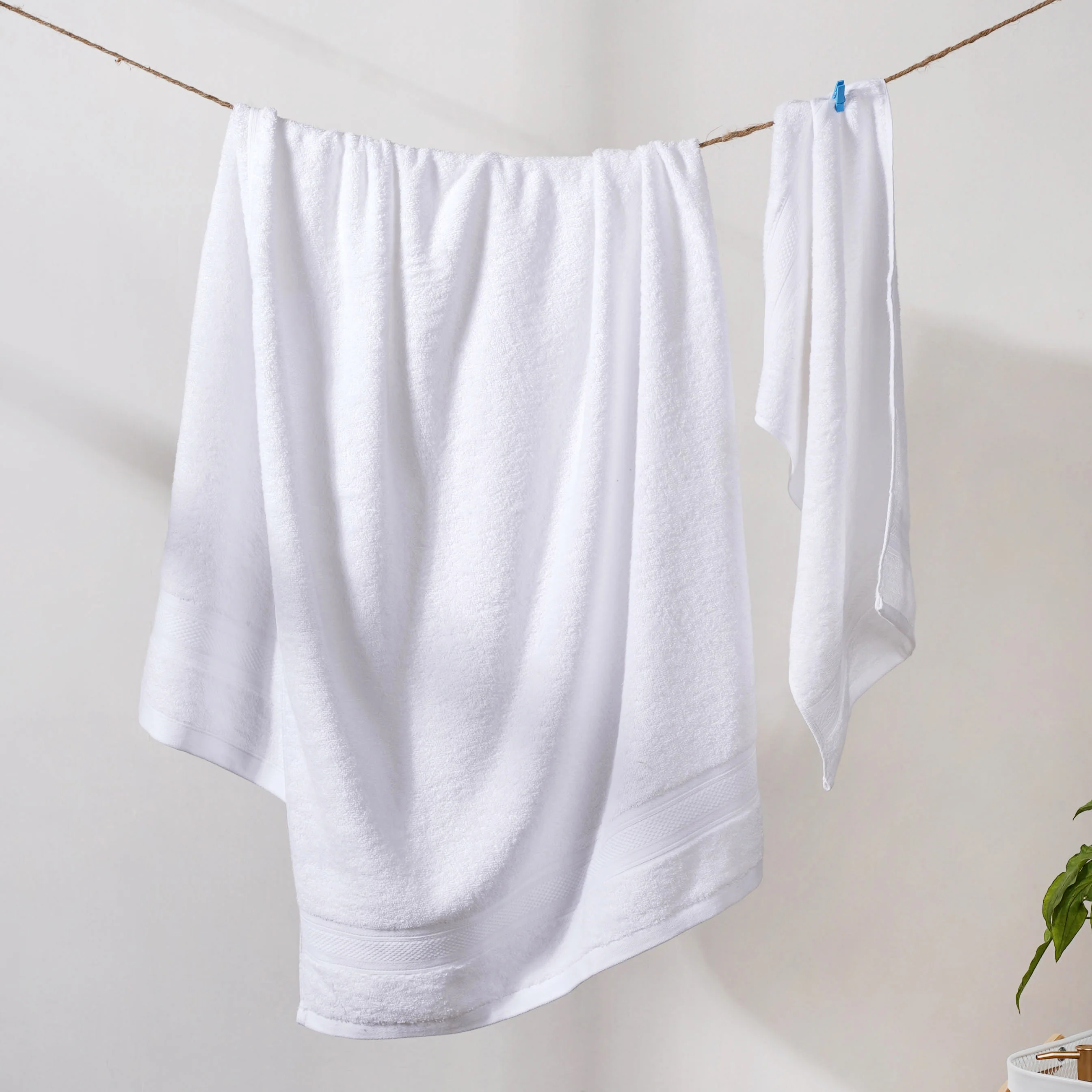 Plushy Vanilla Bamboo Towel Set of 2 White - Image 4