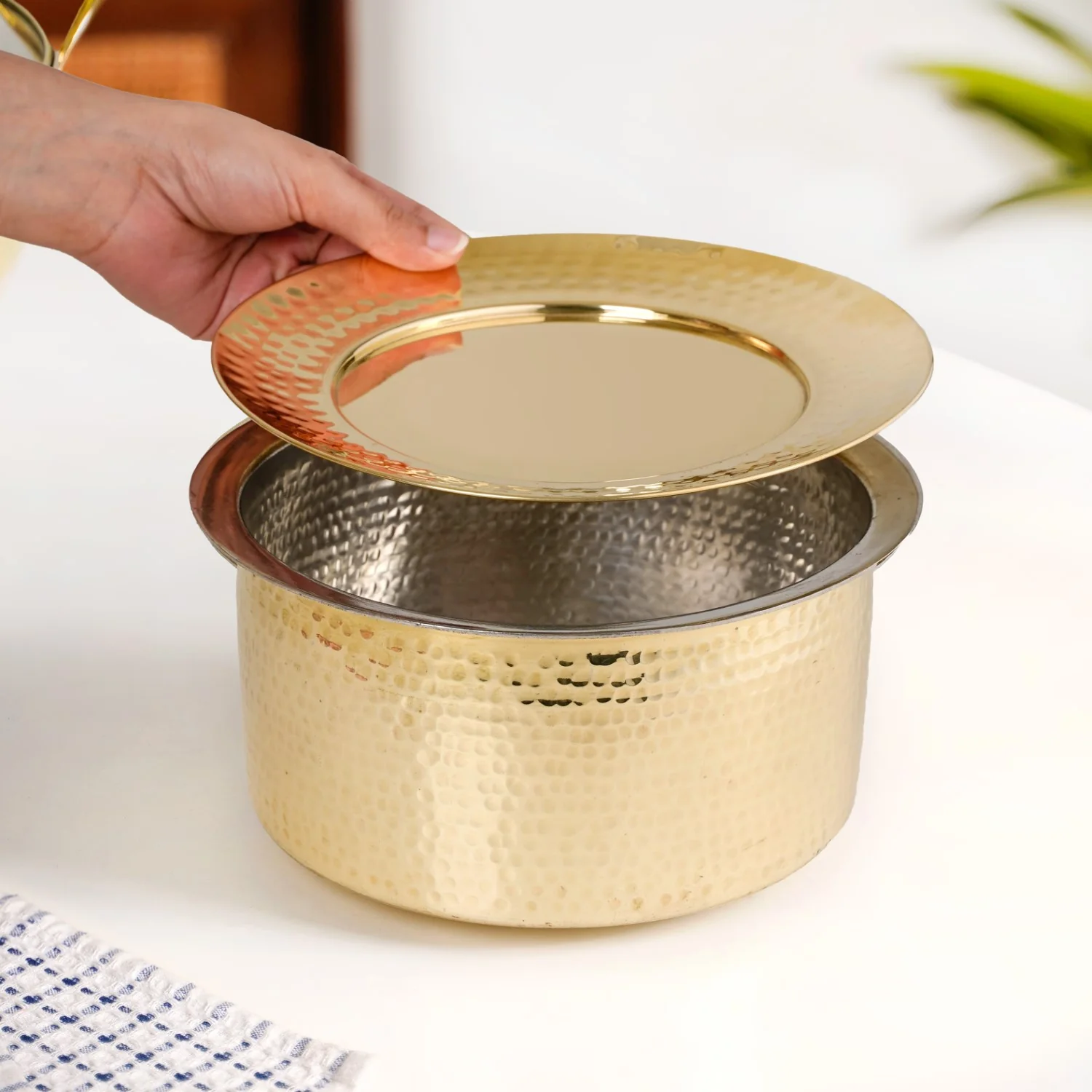 Pure Brass Patila With Lid 2000ml - Image 3