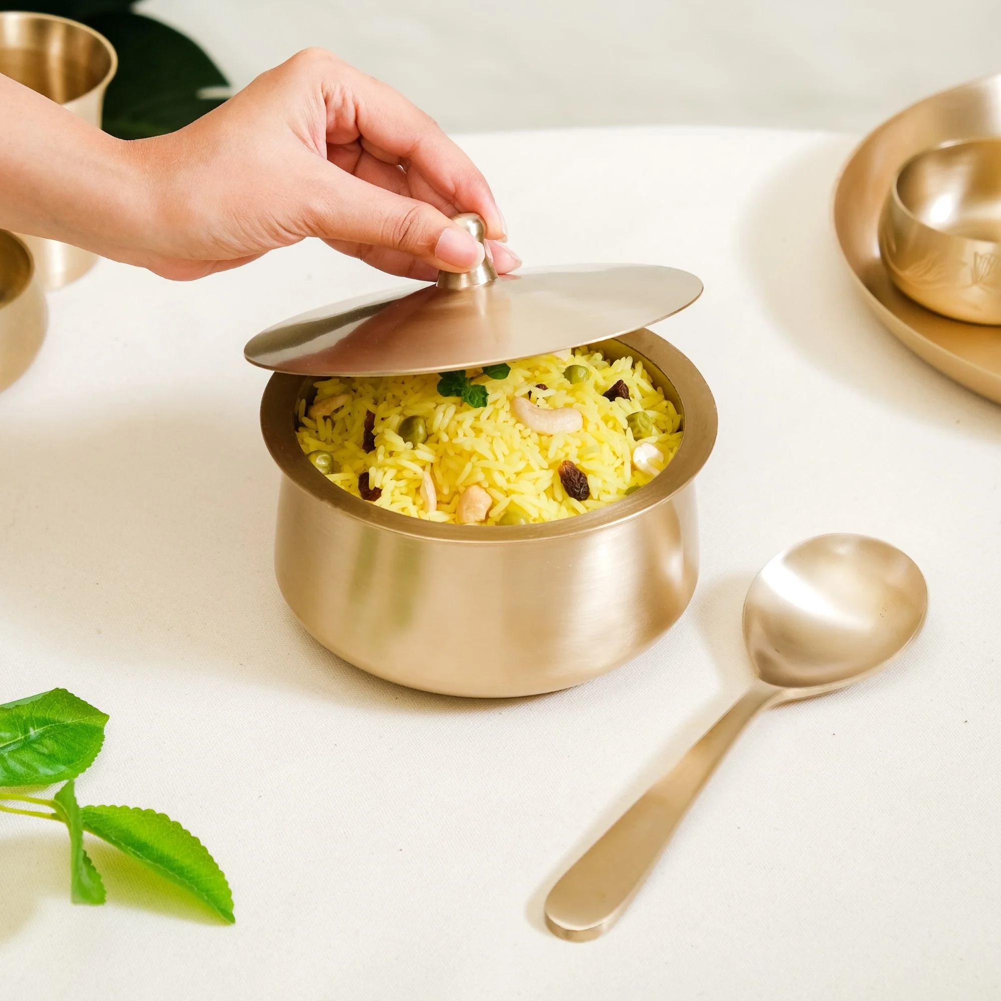 Pure Kansa Serving Bowl With Lid And Ladle Medium 1000ml - Image 3