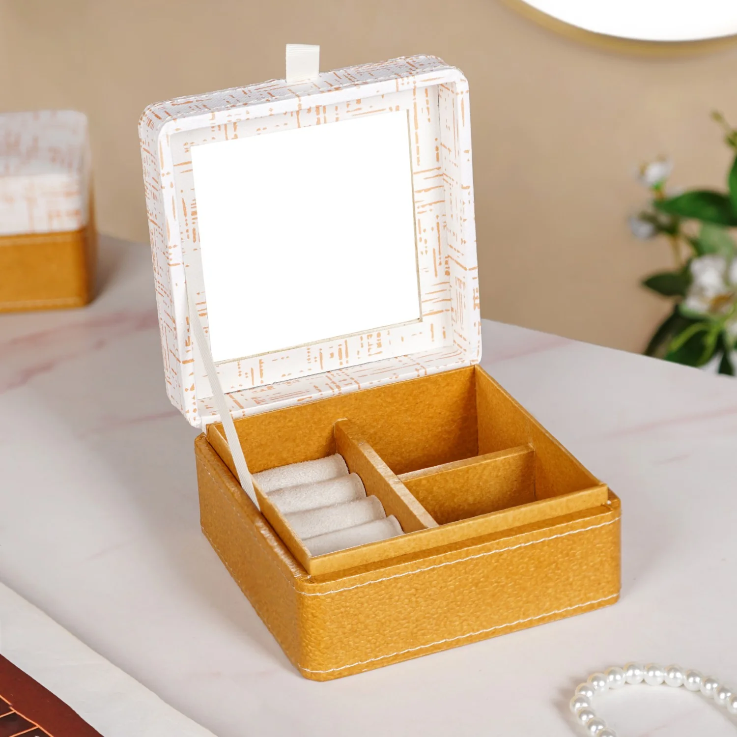 Quadrata Pattern Multi Section Jewellery Box With Mirror - Image 8