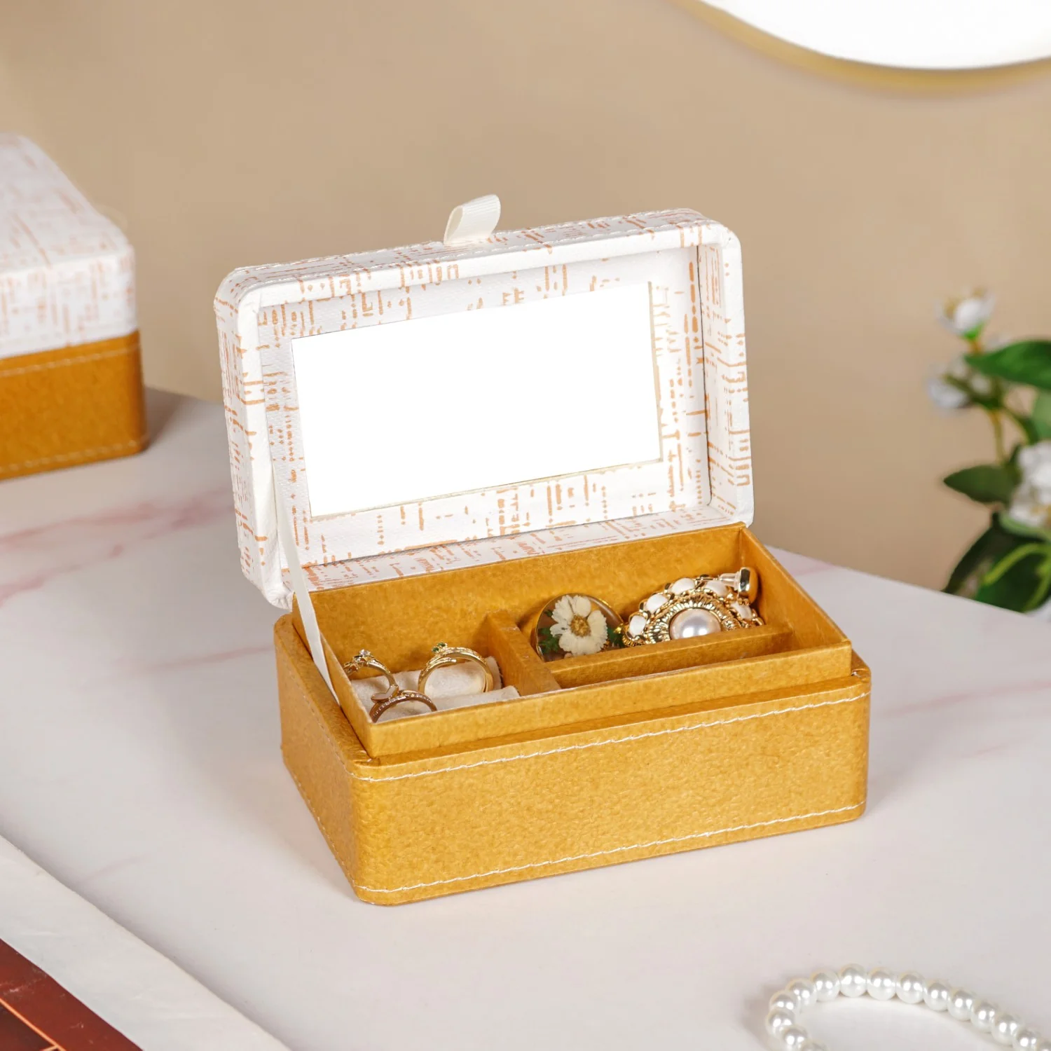 Quadrata Pattern Portable Jewellery Box With Mirror - Image 2