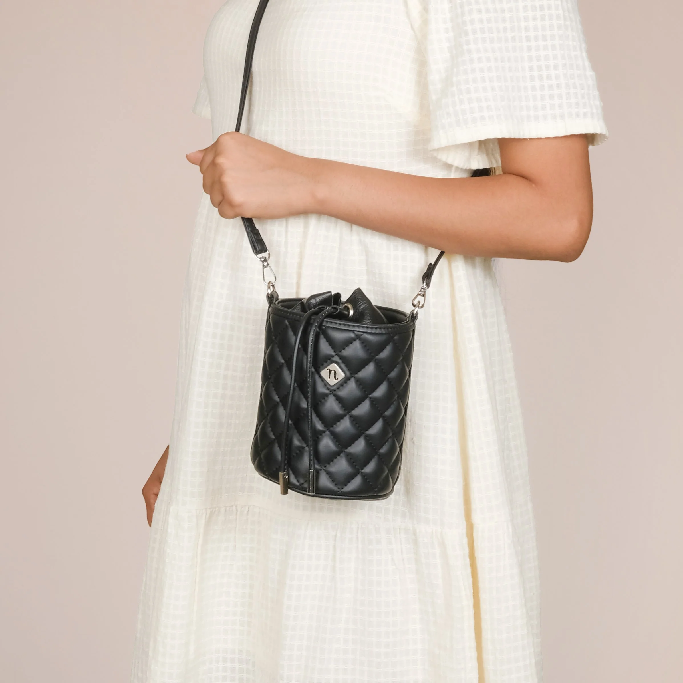 Quilted Bucket Bag Black - Image 2