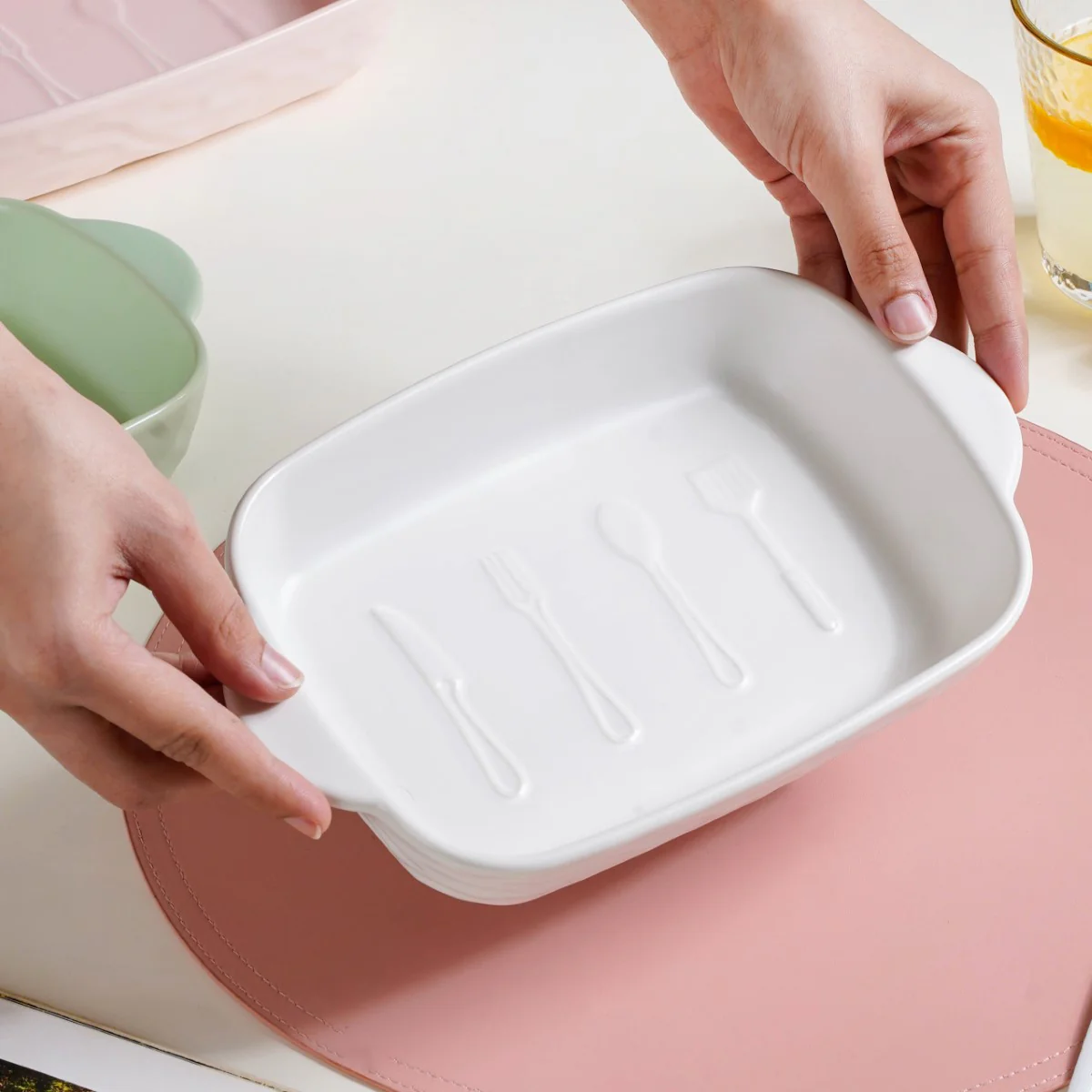 Rectangular Ceramic Baking Dish With Handle White 650 ml - Image 4