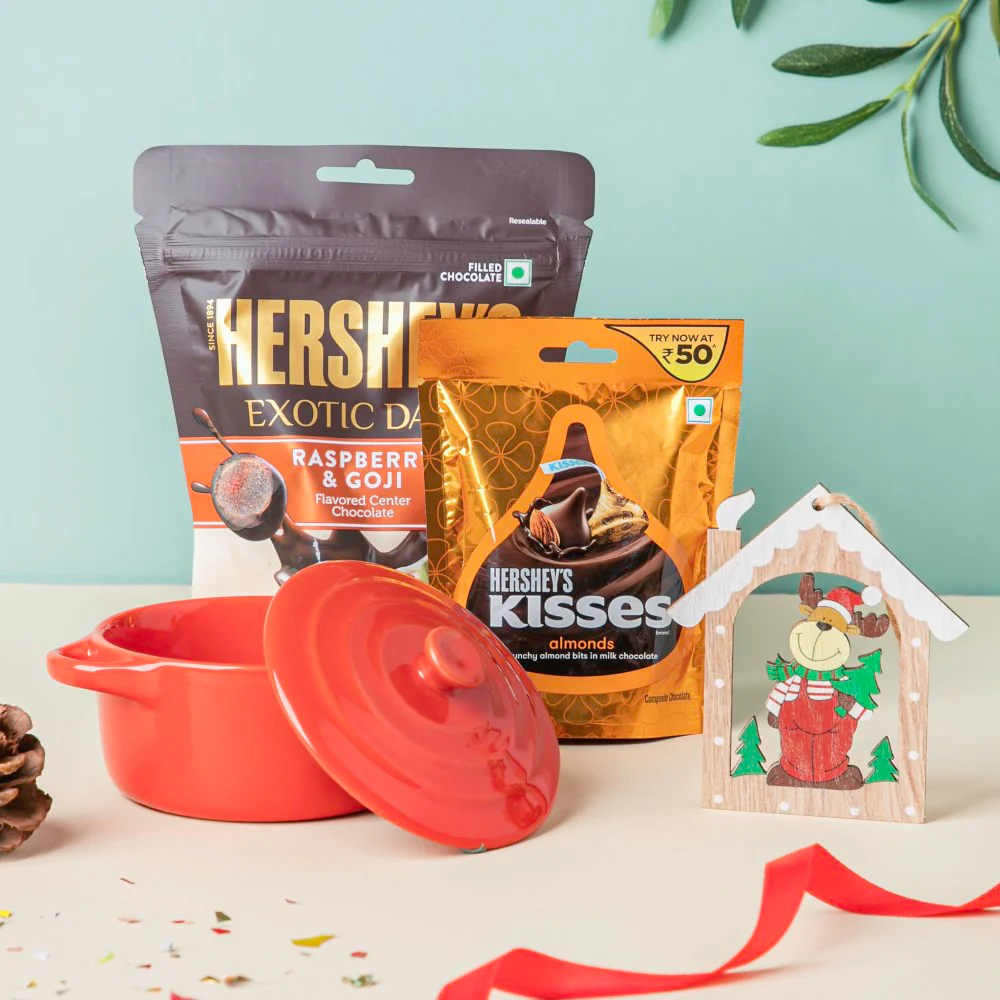 Red Velvet Baking Special Christmas Hamper Set Of 4 - Image 2