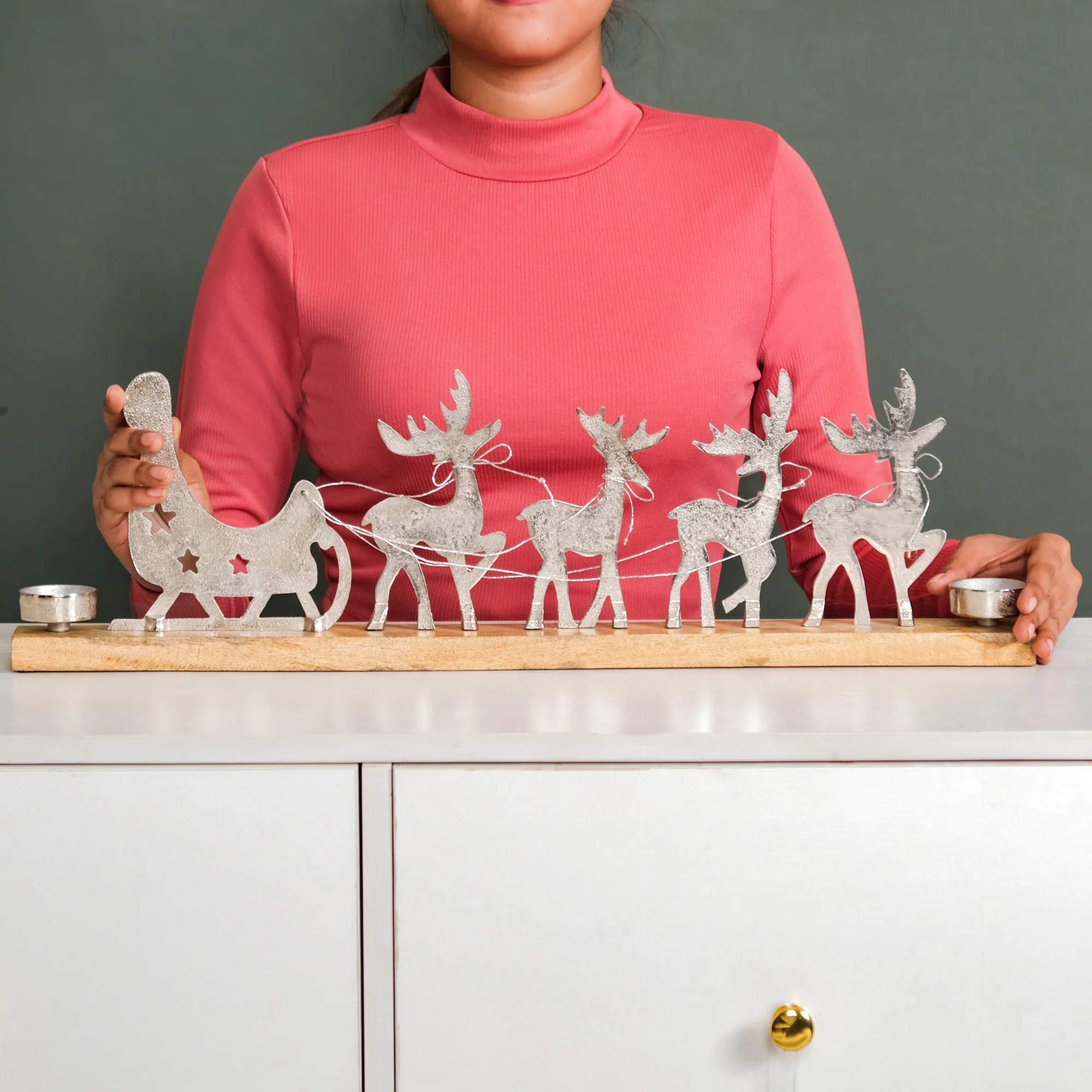 Reindeer Sleigh Showpiece With Tealight Holders - Image 2