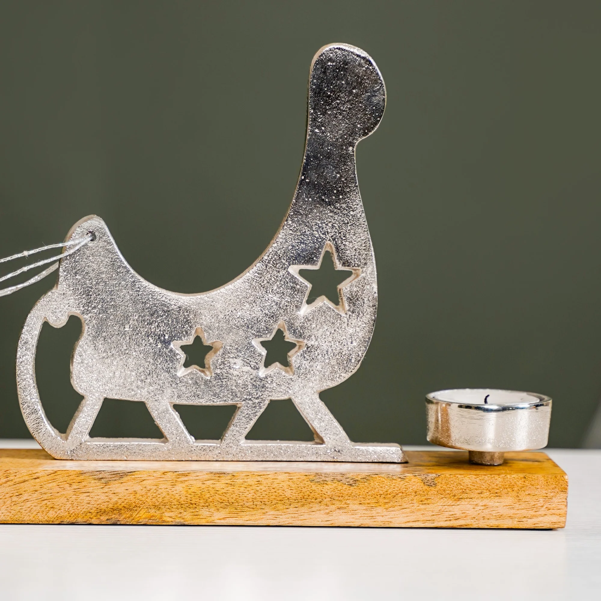 Reindeer Sleigh Showpiece With Tealight Holders - Image 9