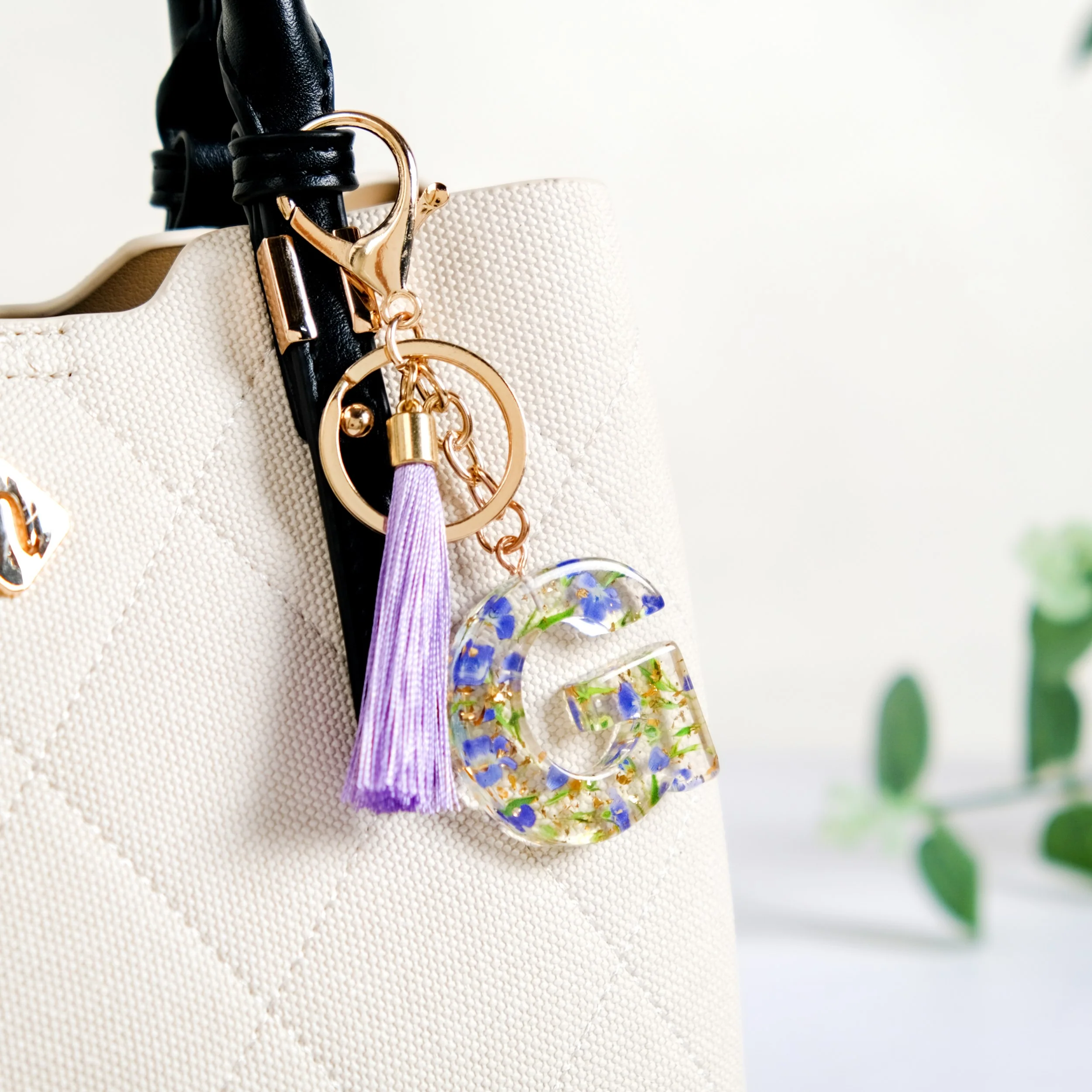 Resin Art G Alphabet Keychain - Image 3