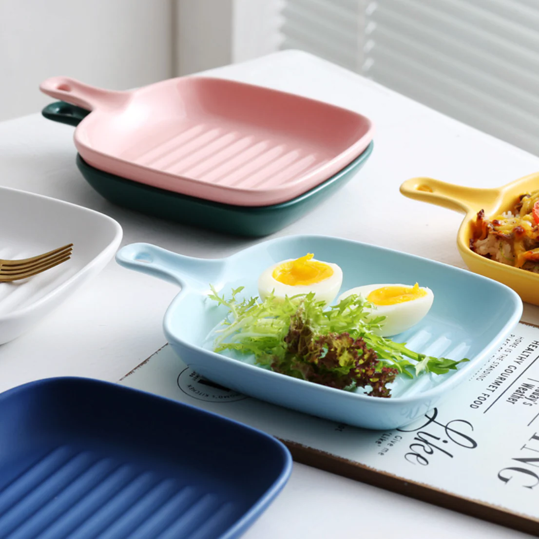 Ribbed Ceramic Baking Plate With Handle Dark Blue 250 ml - Image 2