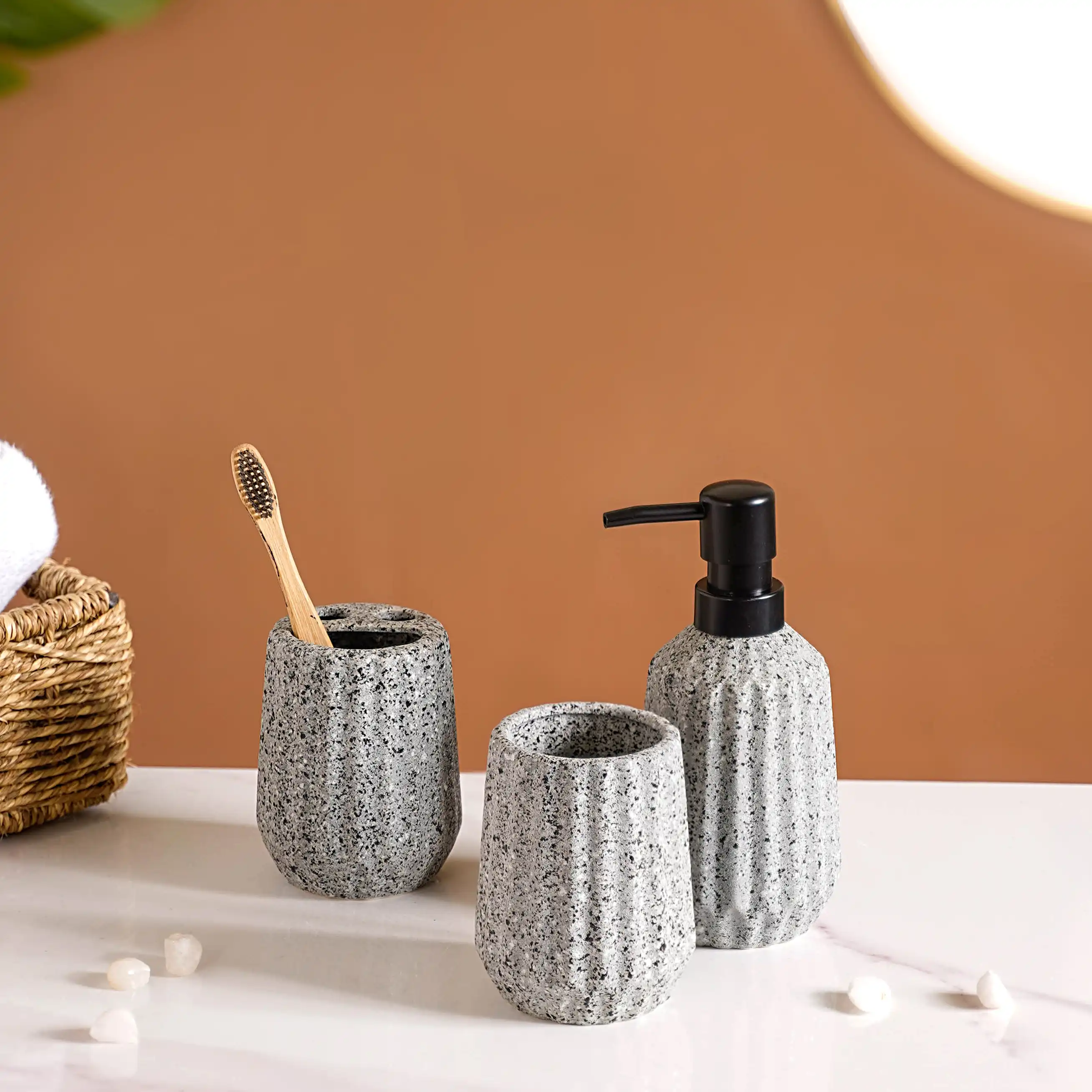 Ribbed Contemporary Bath Set Of 3 - Image 11