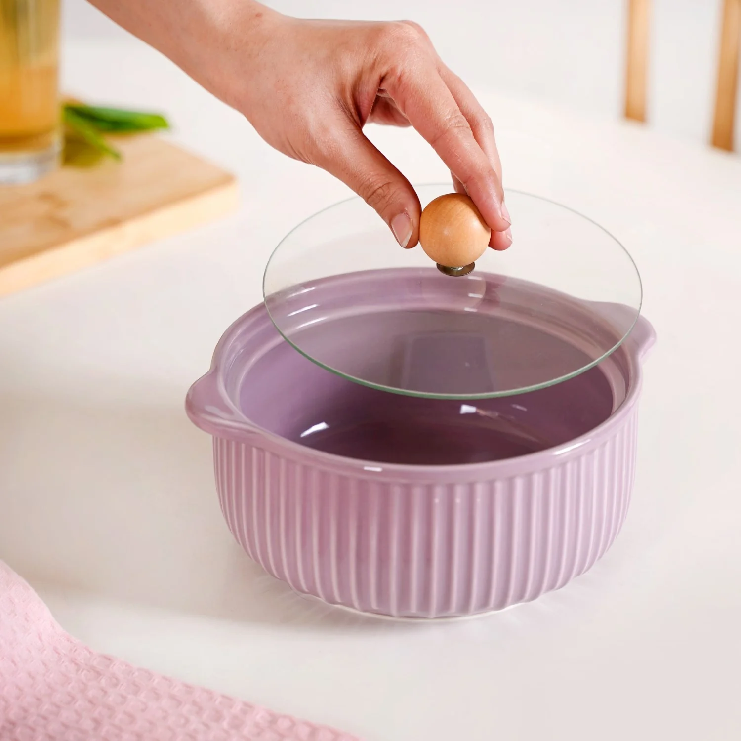 Ribbed Multifunctional Serving Bowl With Lid 950ml - Image 3