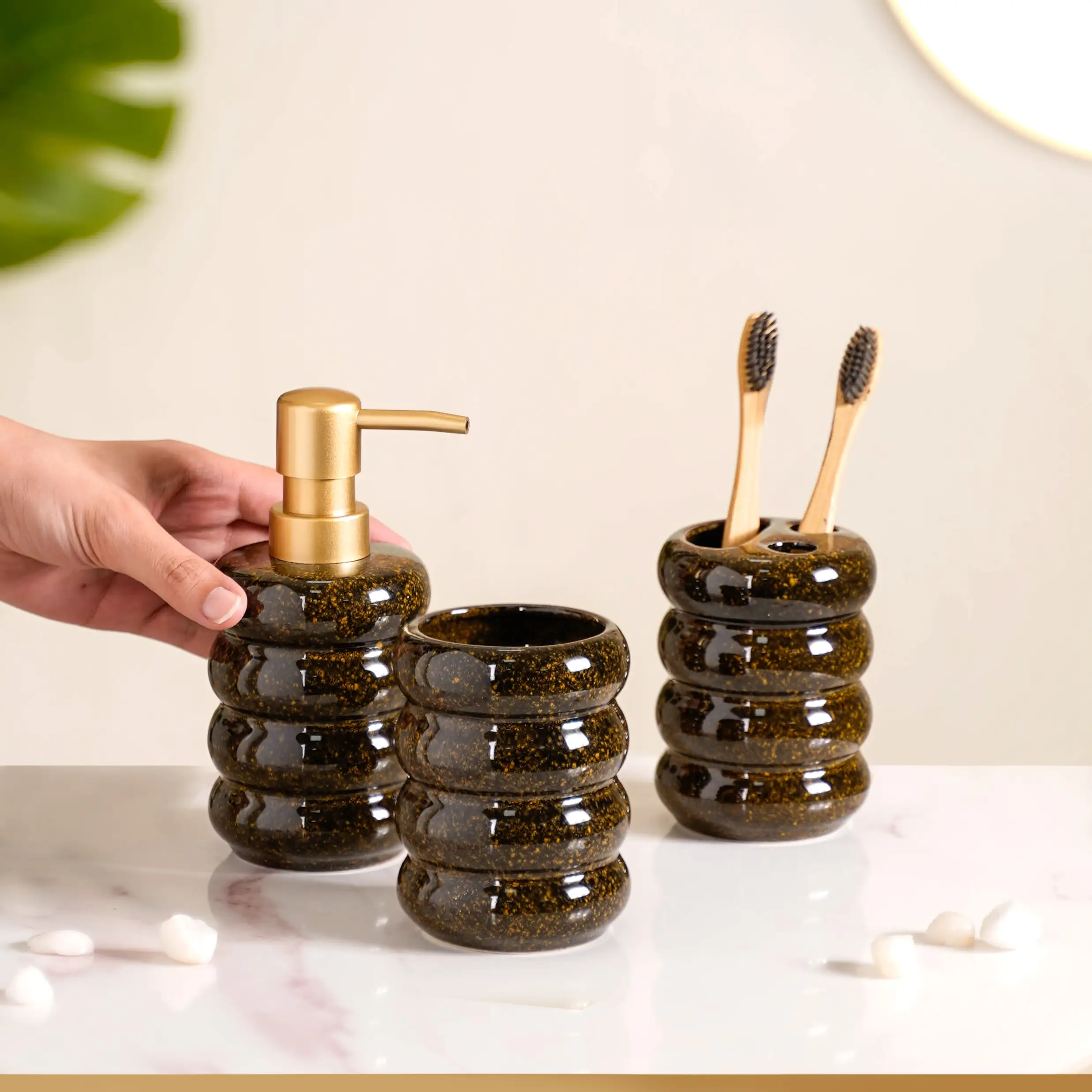 Ripple Bathroom Accessories Set Of 3 - Image 2