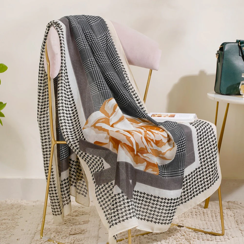 Rose Houndstooth Printed Winter Scarf - Image 3
