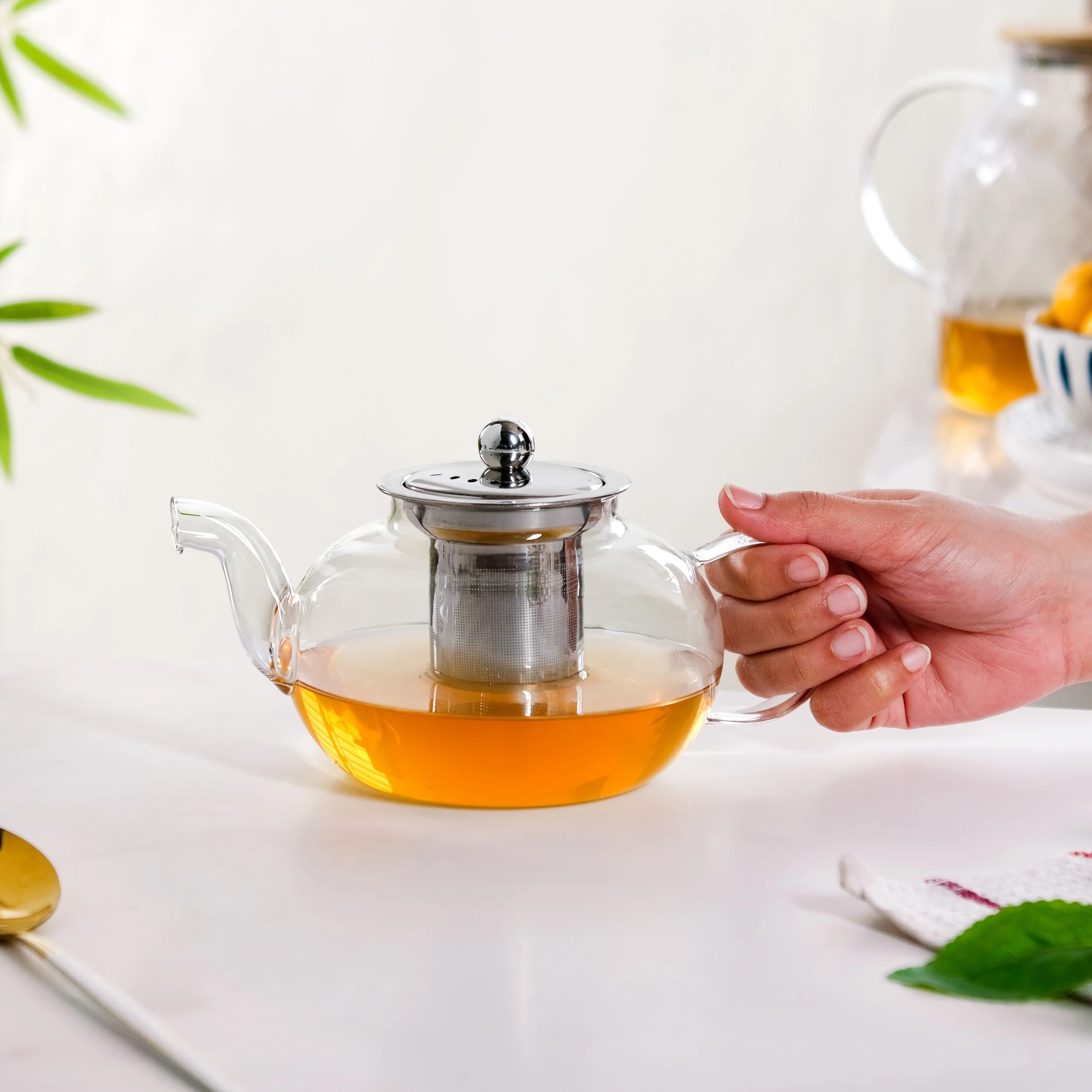 Round Transparent Teapot With Strainer 800ml - Image 2
