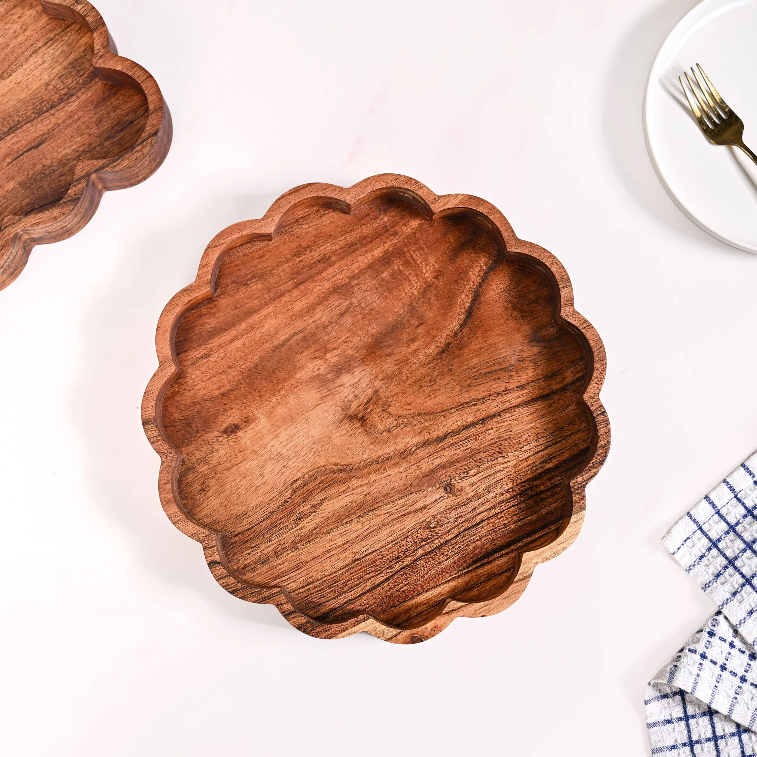 Rustic Scalloped Acacia Serving Platter 30cm - Image 3