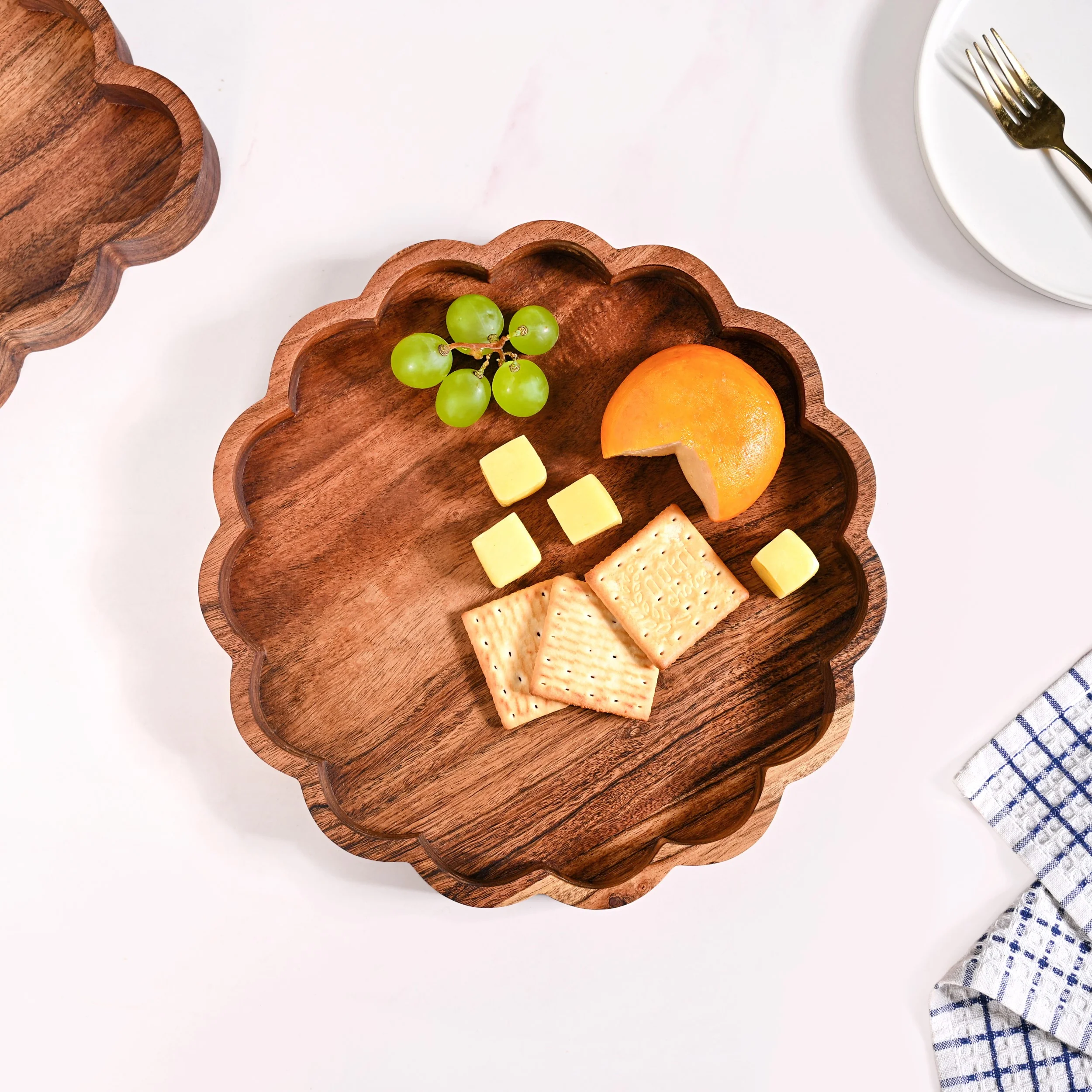 Rustic Scalloped Acacia Serving Platter 30cm - Image 9