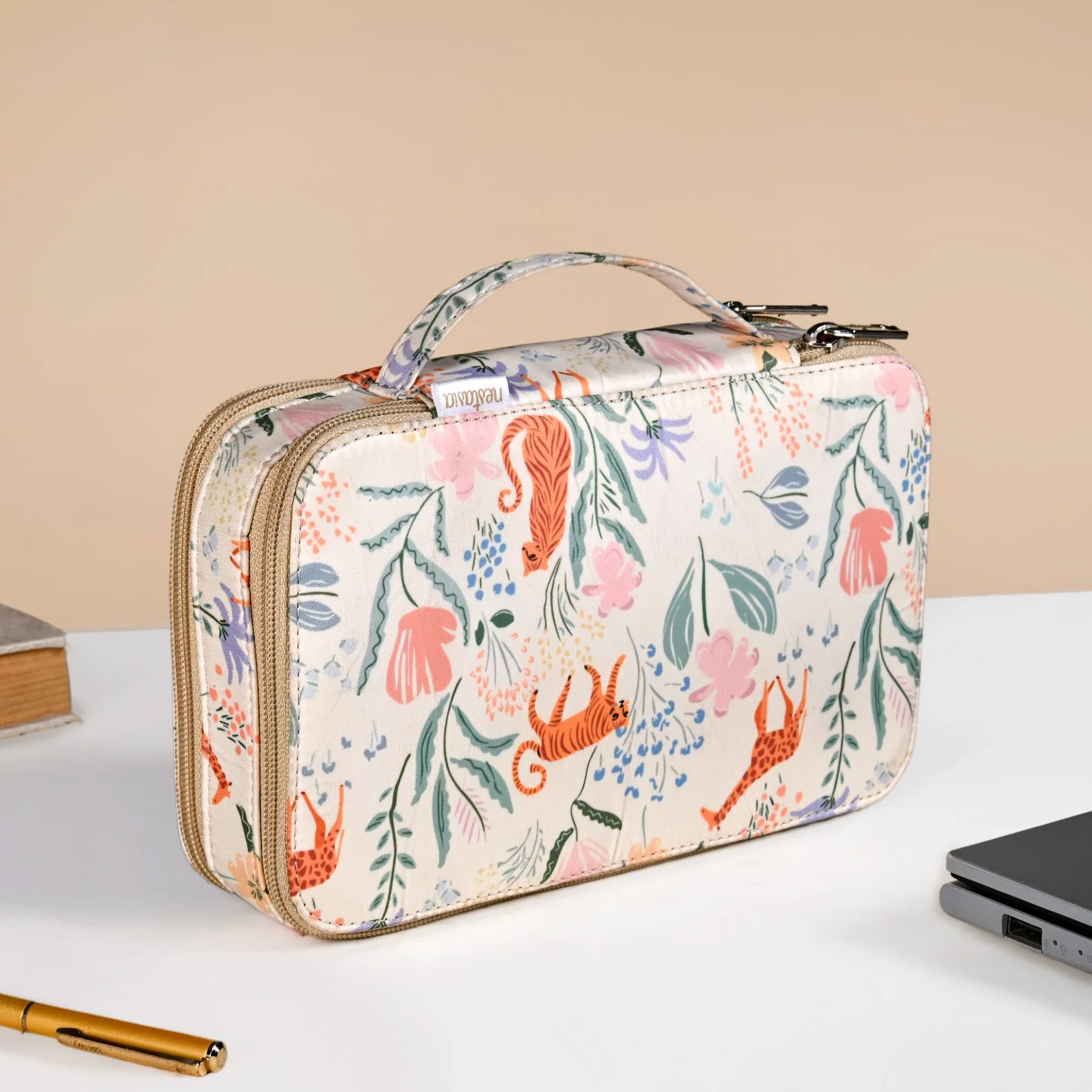 Safari Multipurpose Travel Organiser