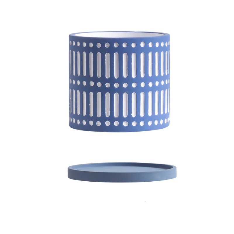 Sculpted Ceramic Pot With Plate - Image 11