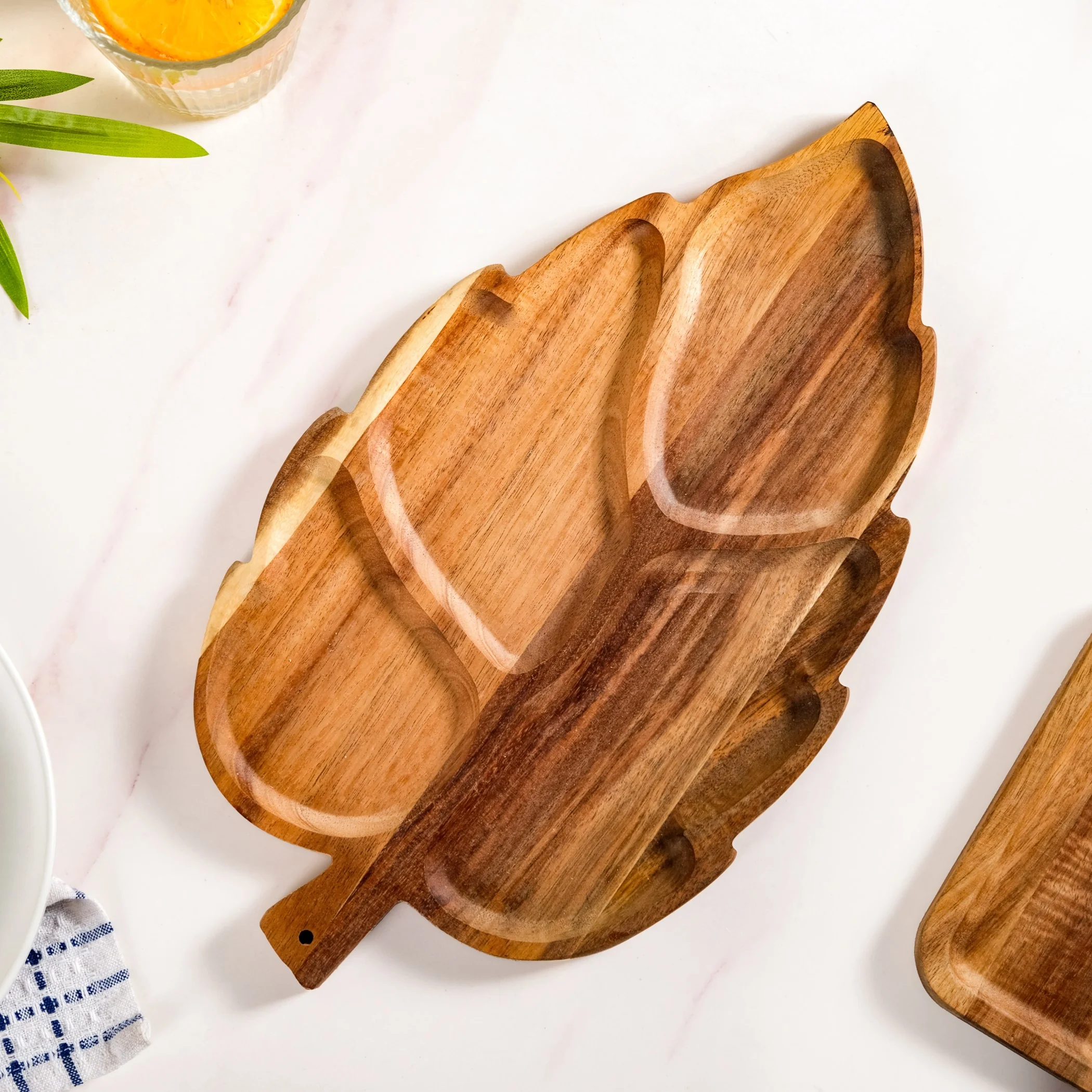 Sectioned Leaf Snack Platter Acacia Wood 12 Inch - Image 7