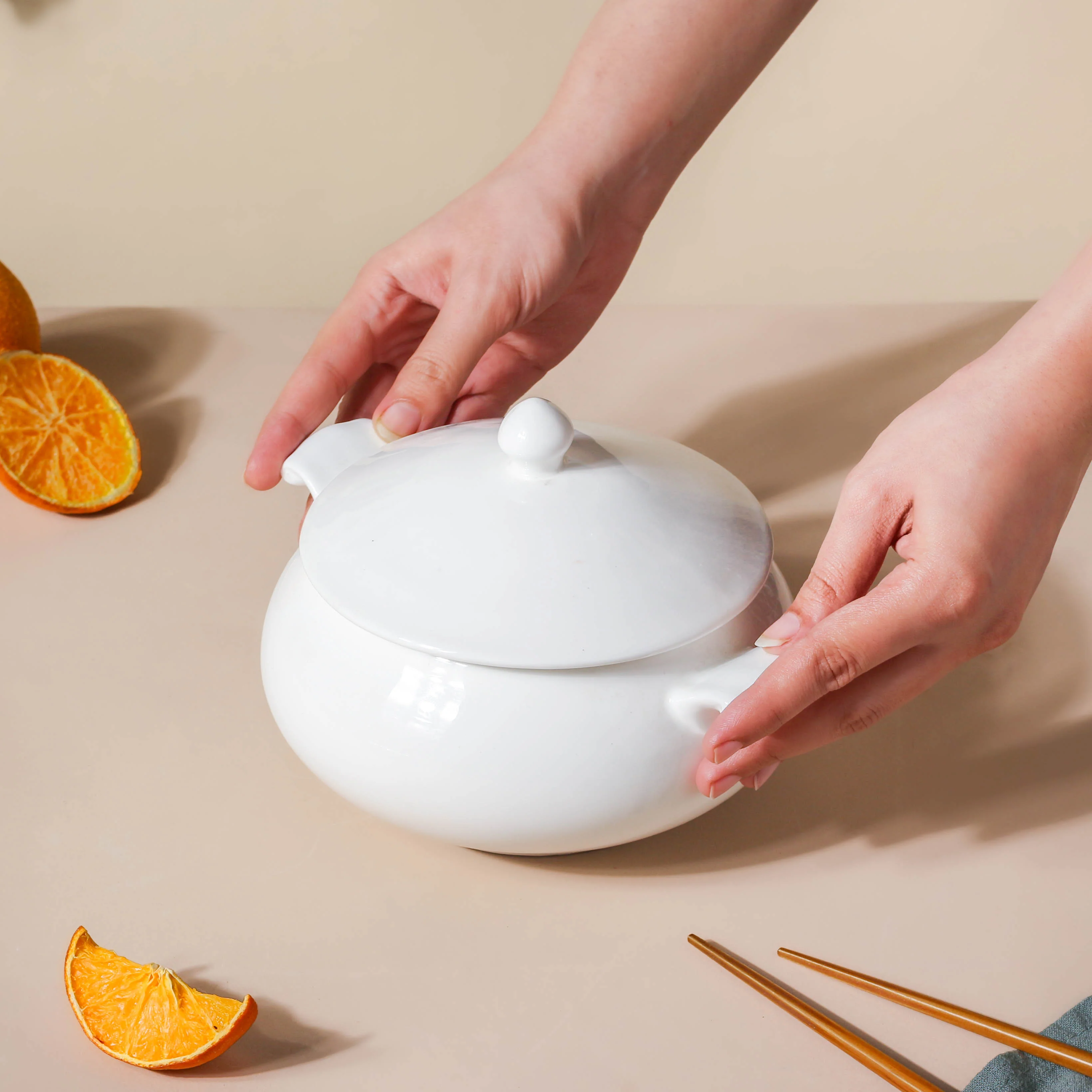 Serena Pearly White Serving Bowl With Lid Small 1 L - Image 4