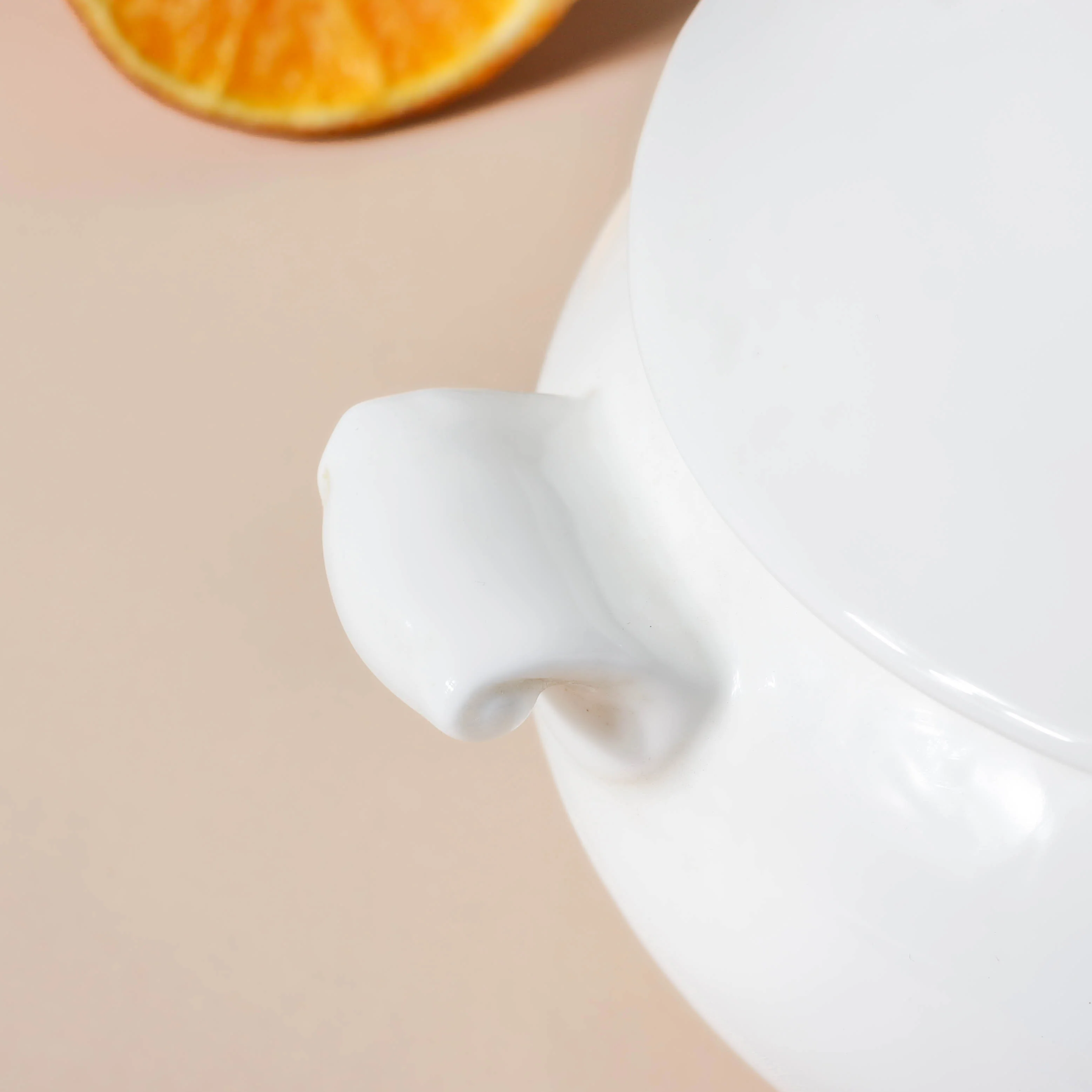 Serena Pearly White Serving Bowl With Lid Small 1 L - Image 5