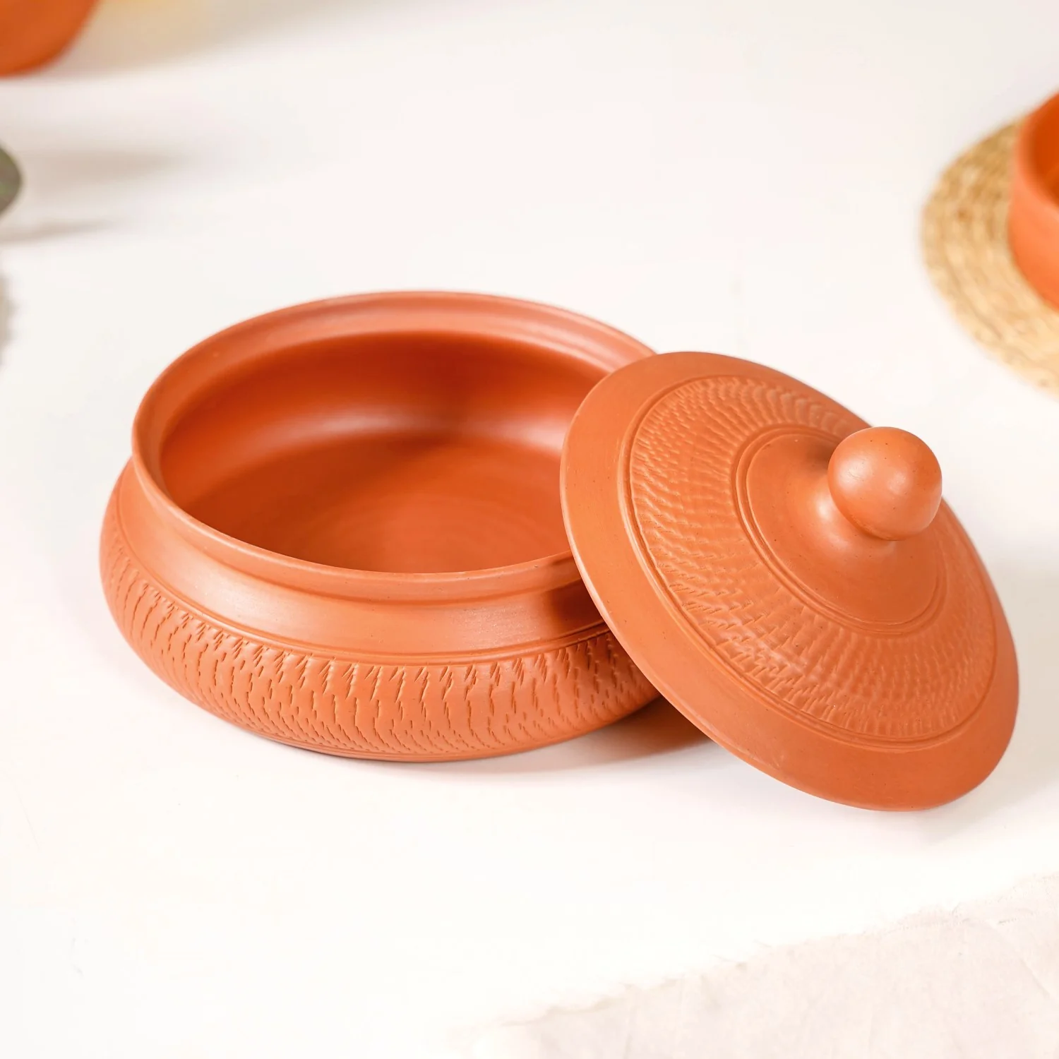 Set Of 2 Engraved Terracotta Serving Bowls With Lid 1400ml - Image 7