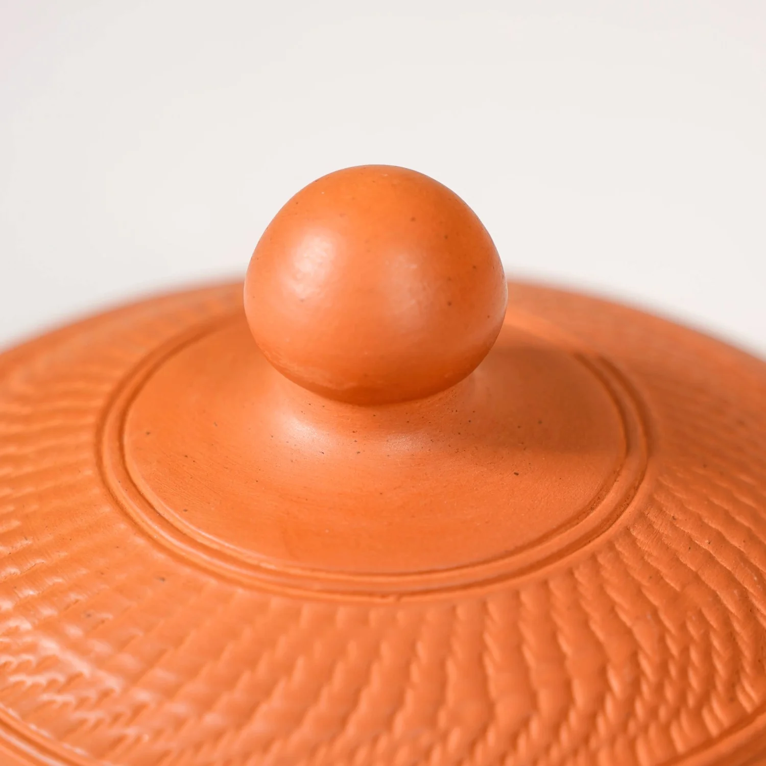 Set Of 2 Engraved Terracotta Serving Bowls With Lid 1400ml - Image 9