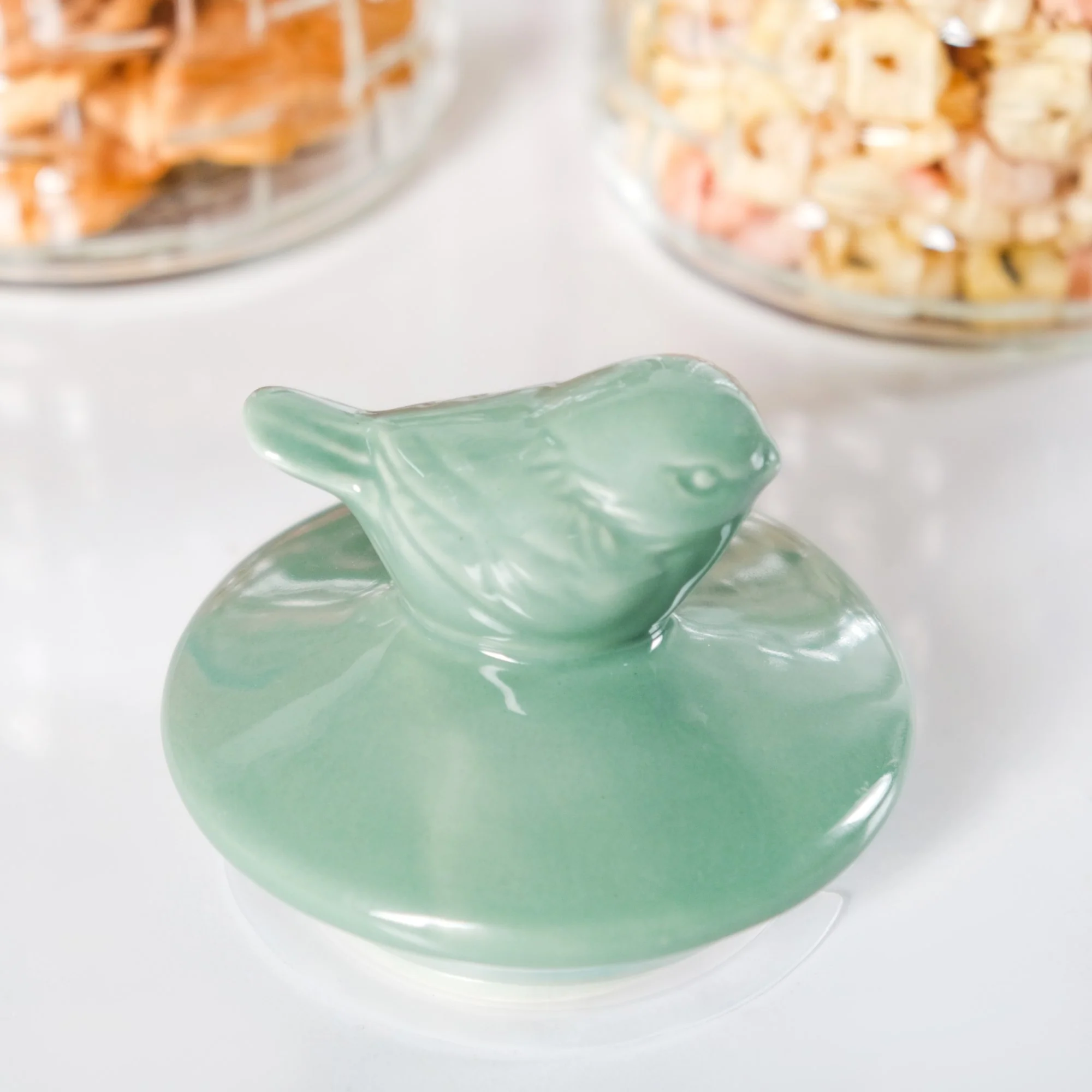 Set Of 2 Glass Jars With Green Bird Lid 1300ml - Image 7
