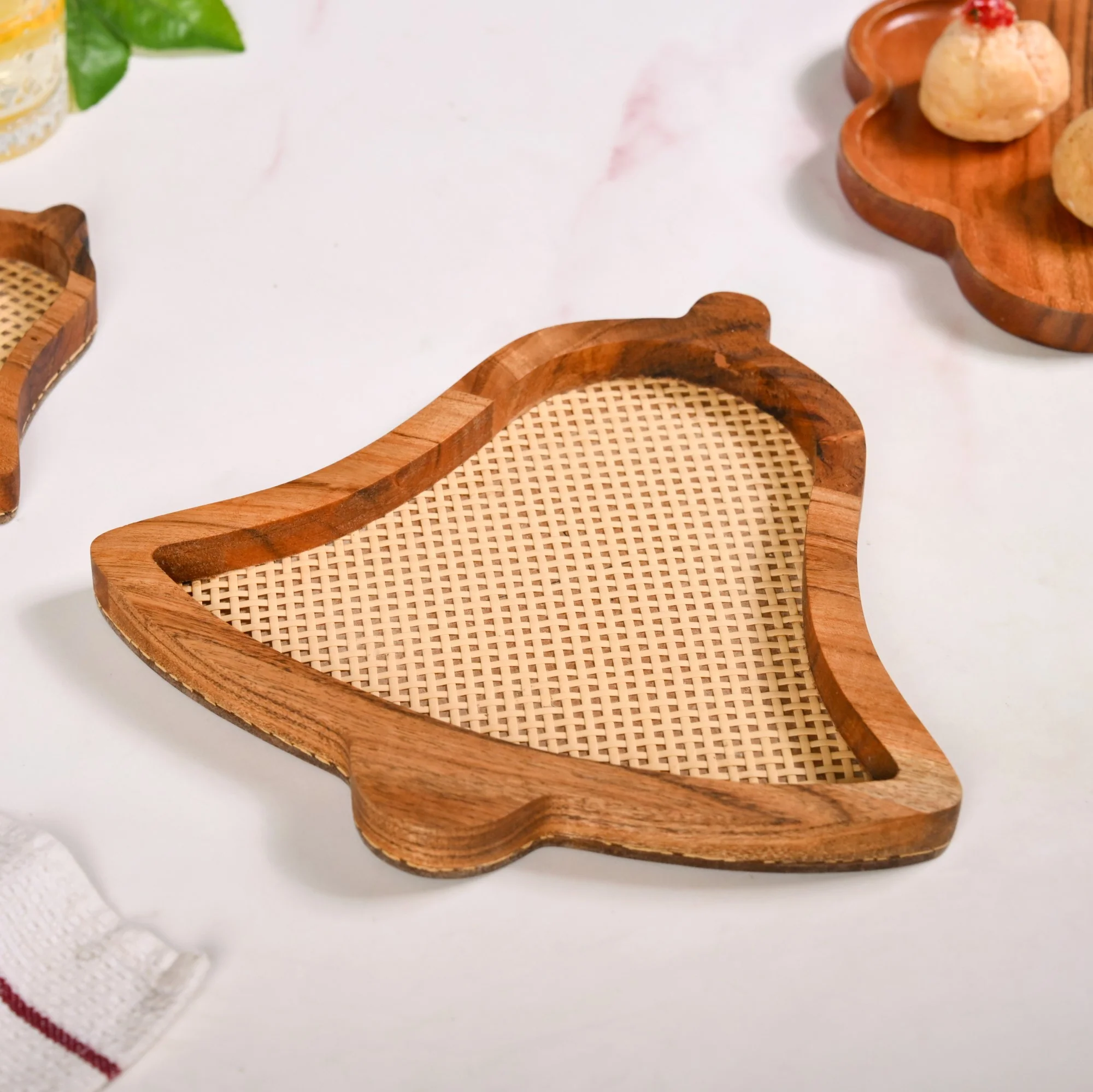 Set Of 2 Jingle Bells Wooden Platters With Rattan Weave - Image 4