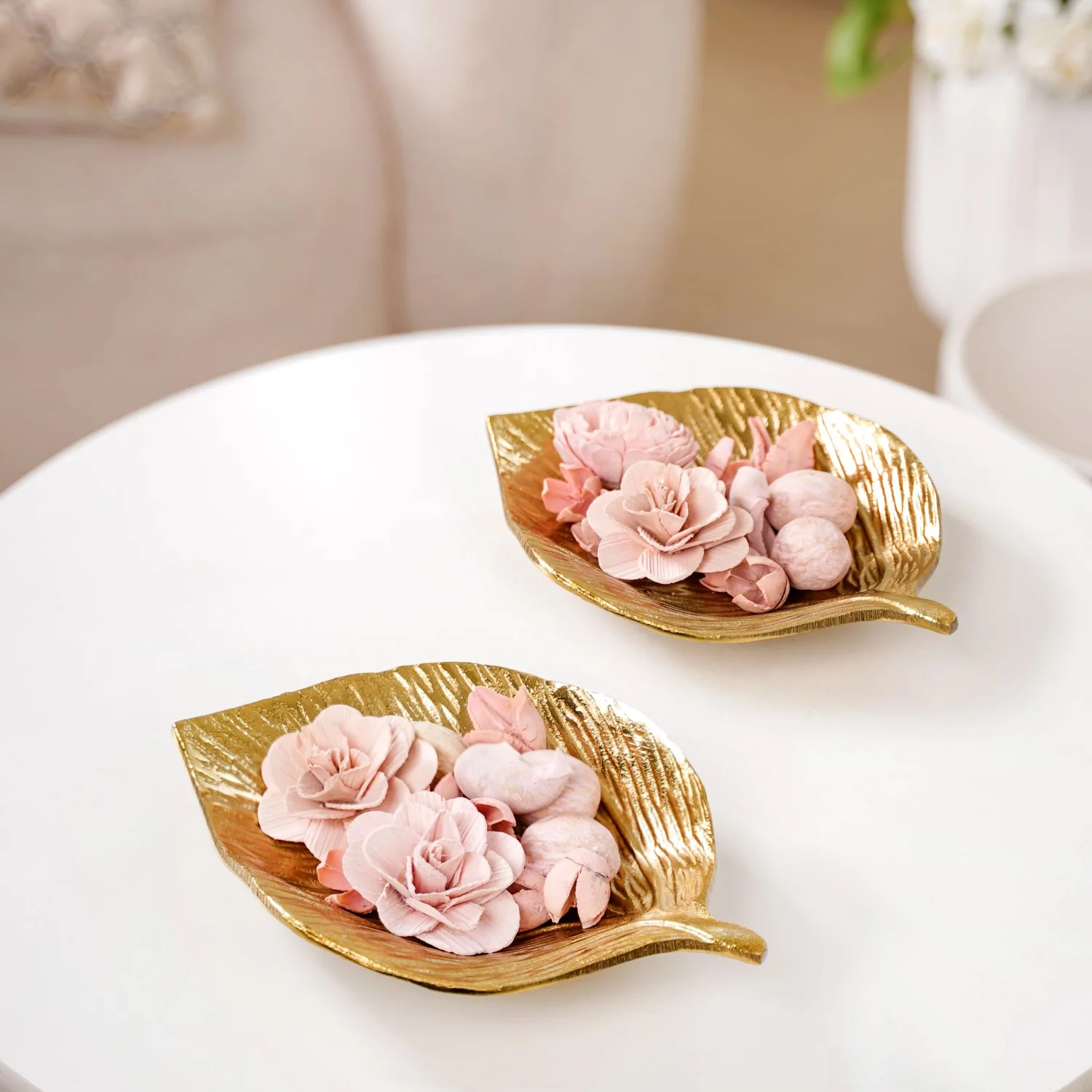 Set of 2 Leaf Plates Gold - Image 11