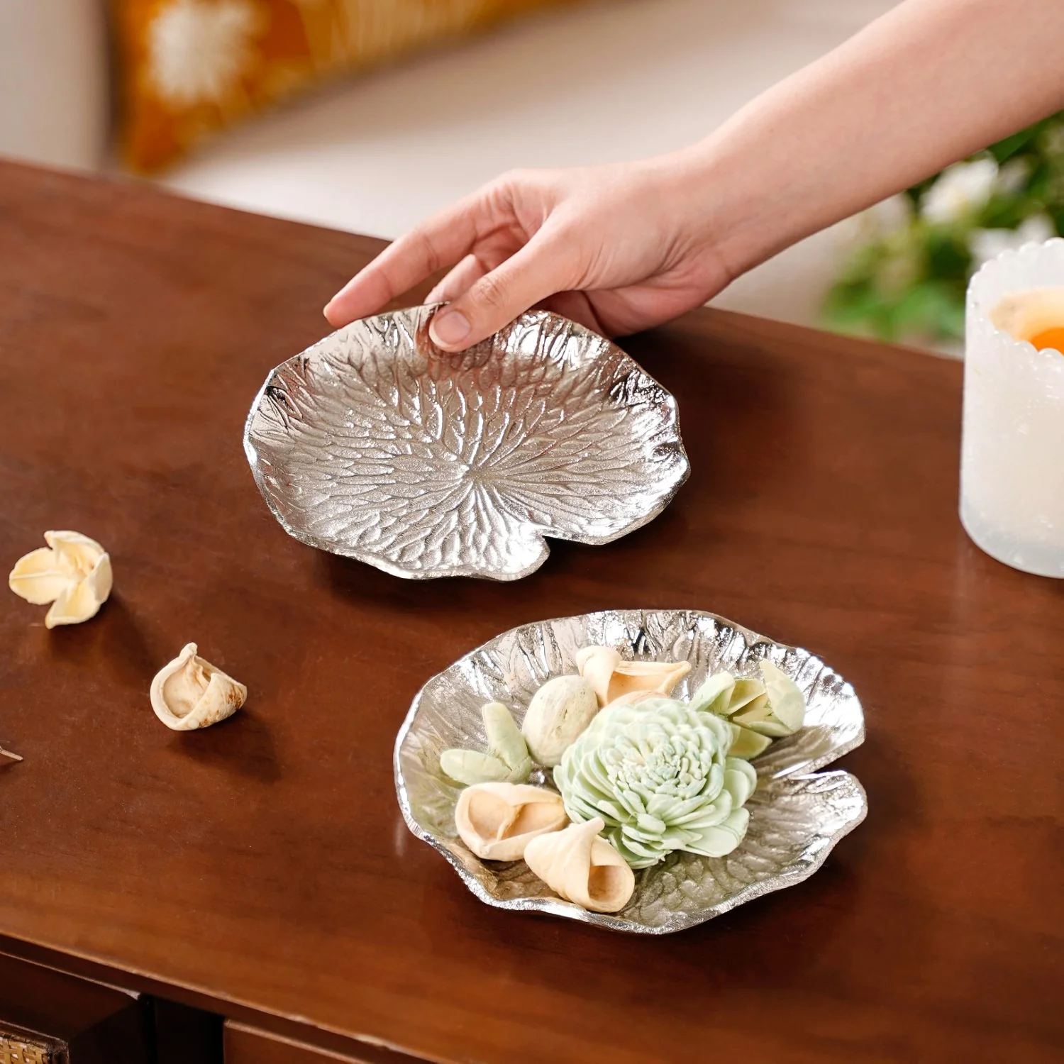 Set Of 2 Silver Lotus Leaf Decorative Tray - Image 2