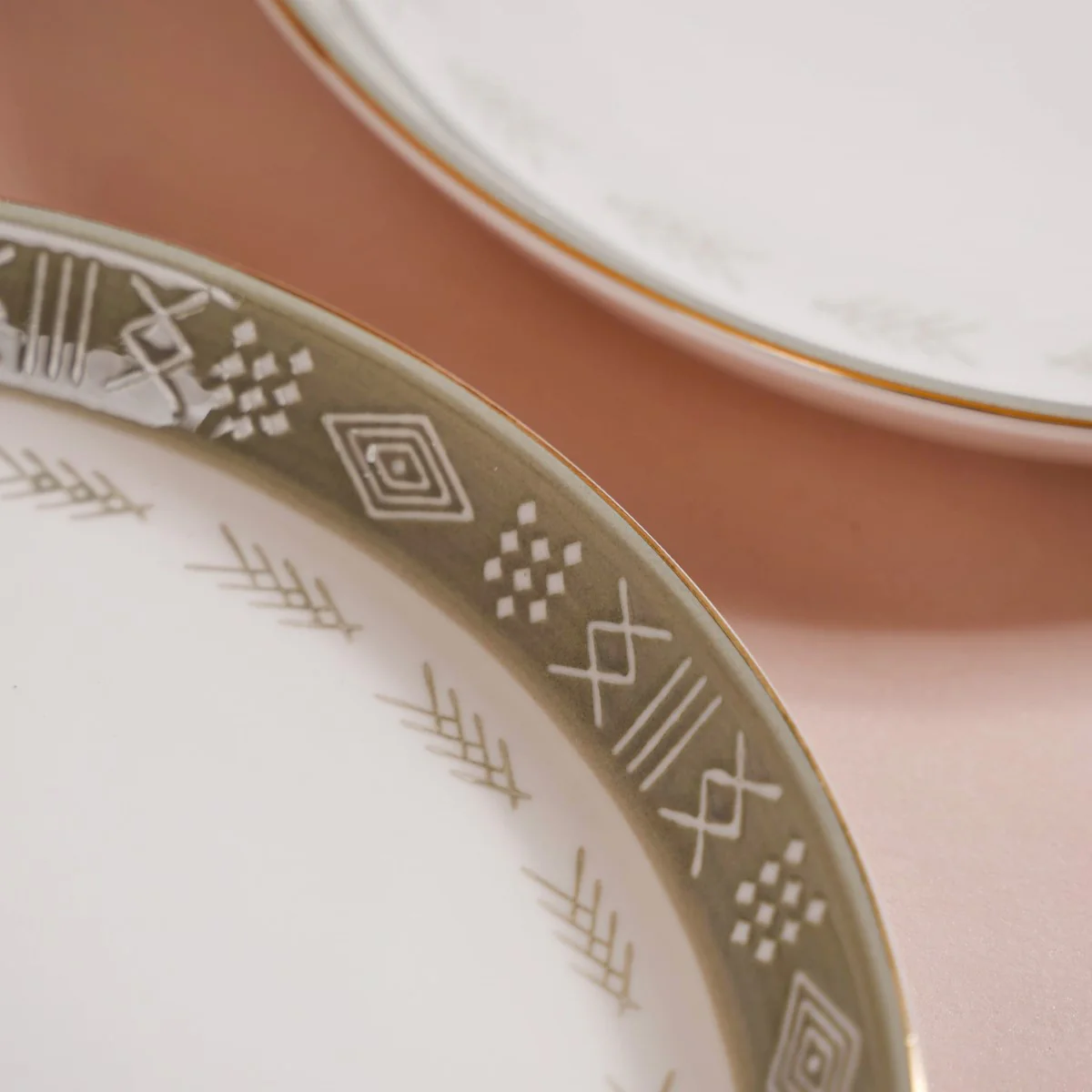 Set Of 4 Azo Grey Dinner Plates 10 Inch - Image 6