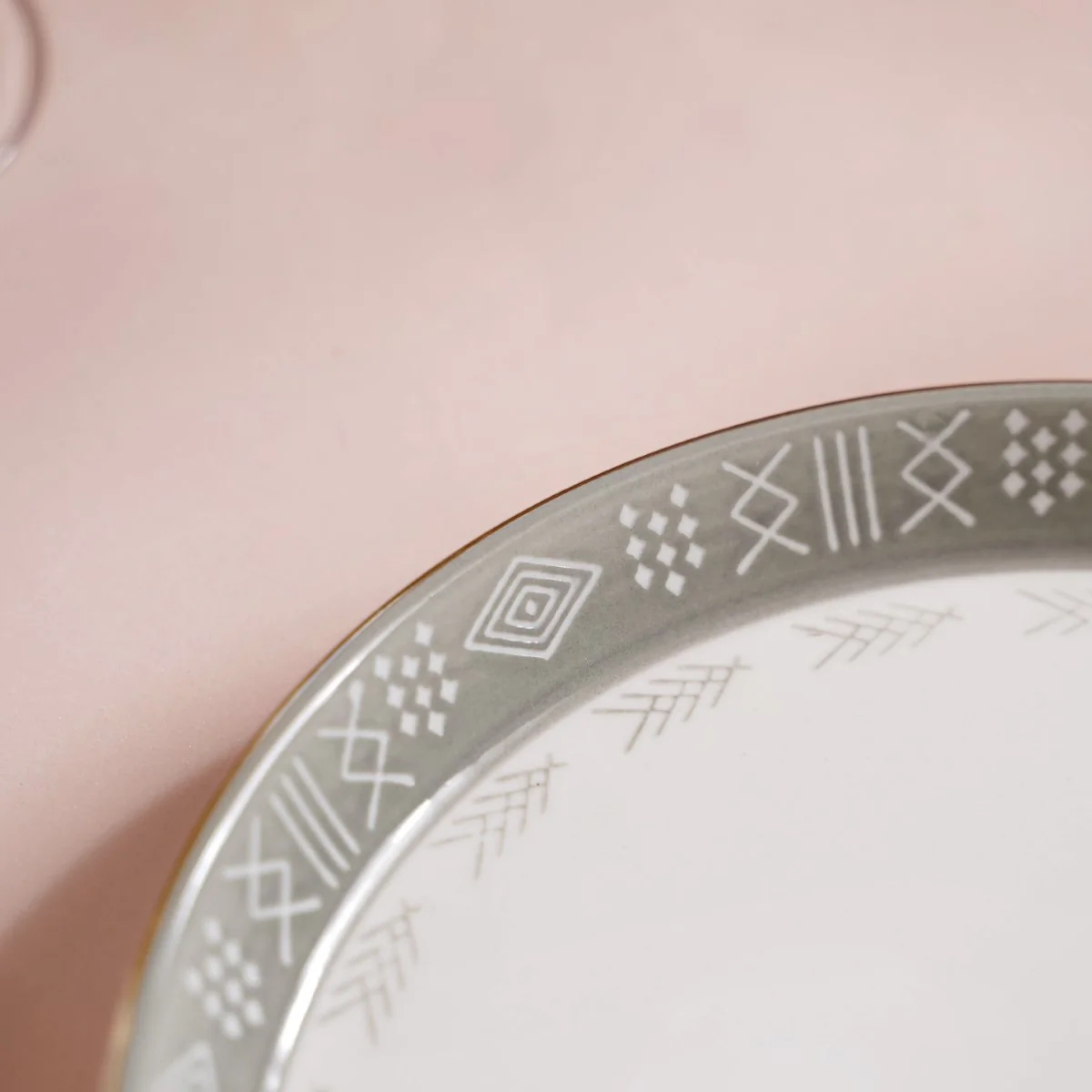 Set Of 4 Azo Grey Dinner Plates 10 Inch - Image 8